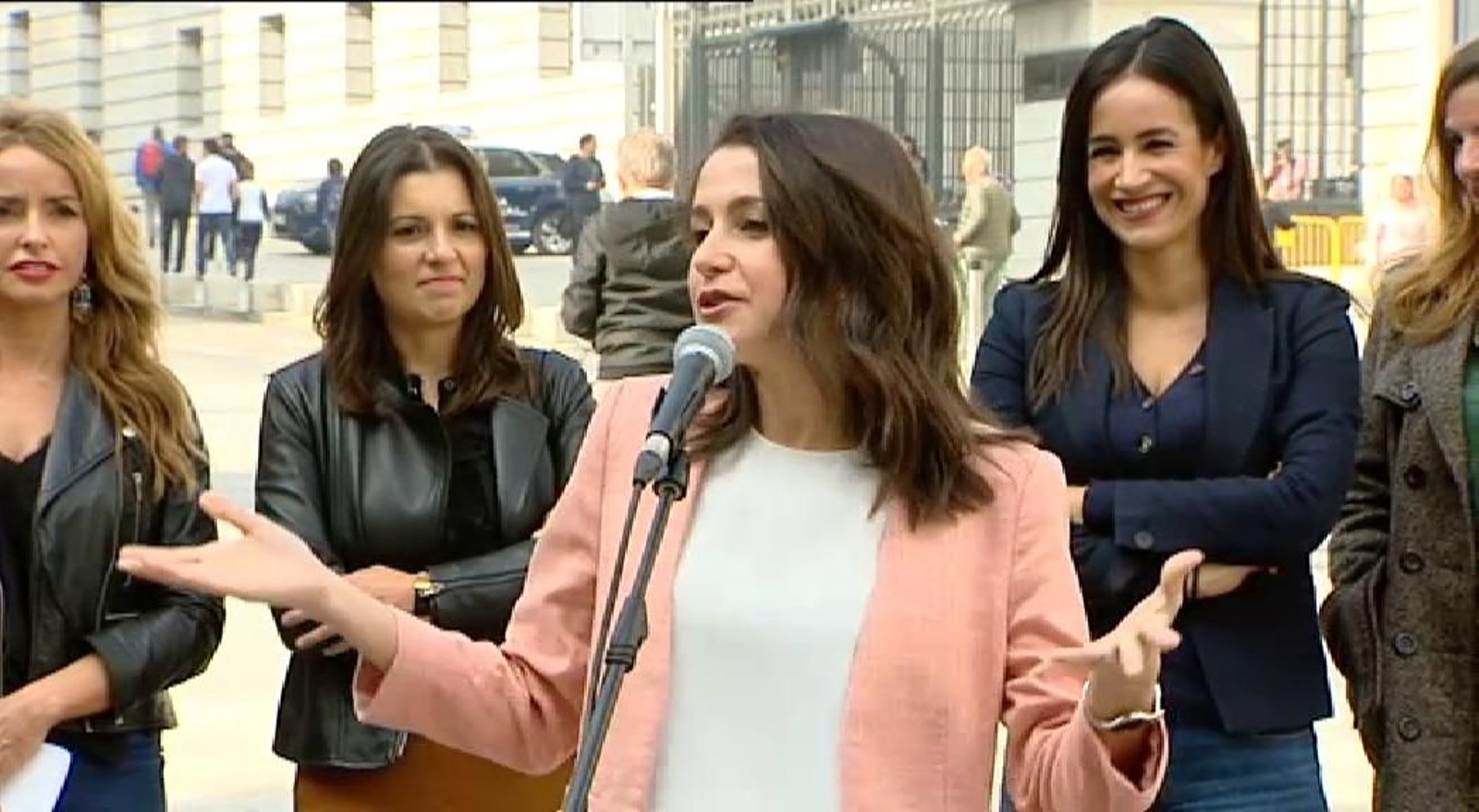 Inés Arrimadas anuncia que está esperando su primer hijo