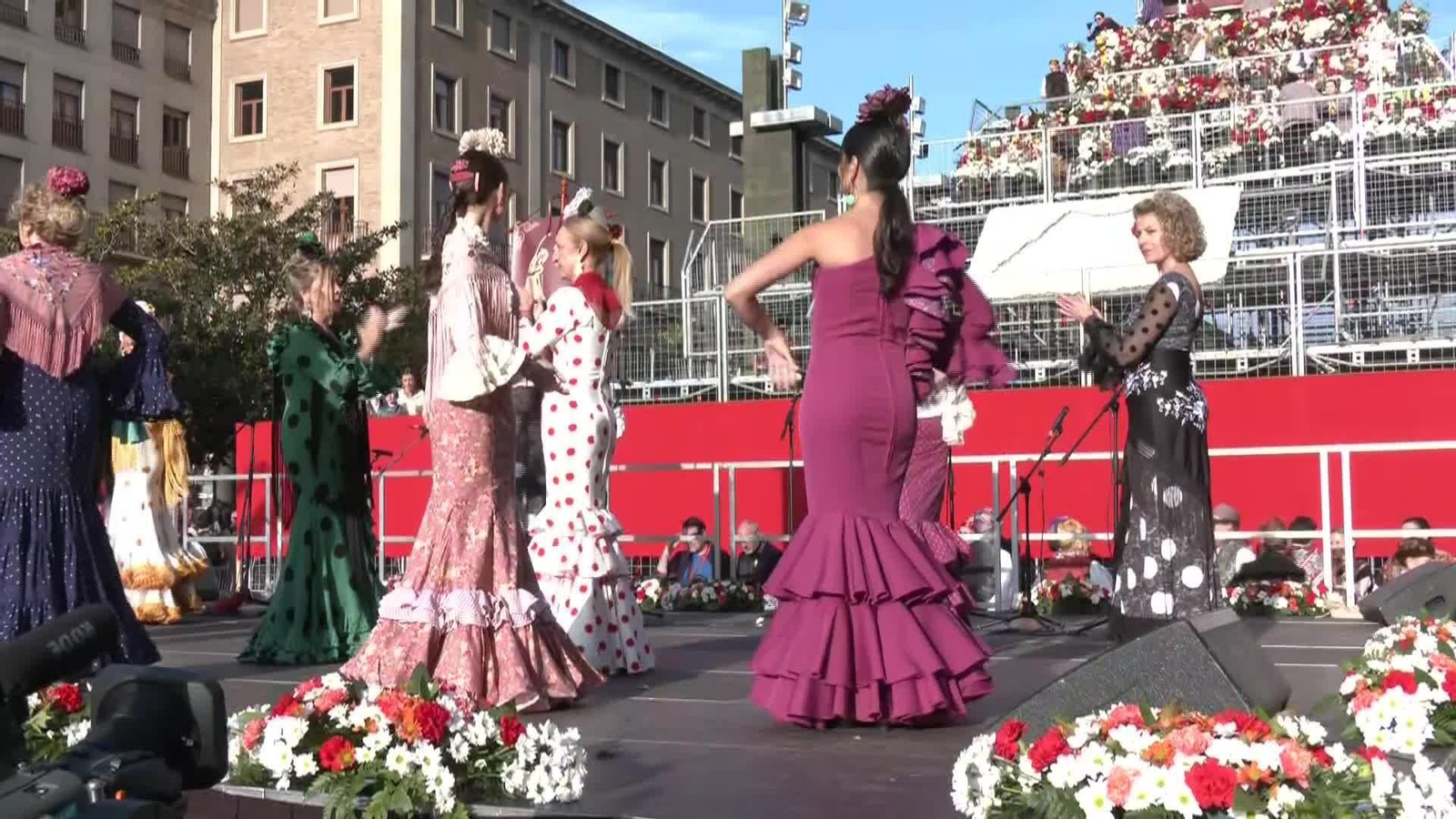 D039-ZARAGOZA OFRENDA FLORAL DIA DEL PILAR