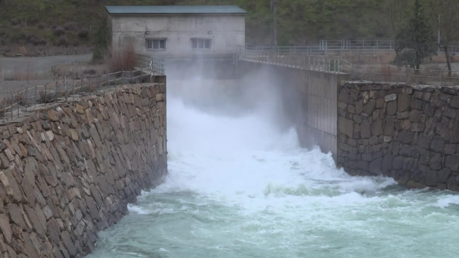 va embalse yesa desaguando