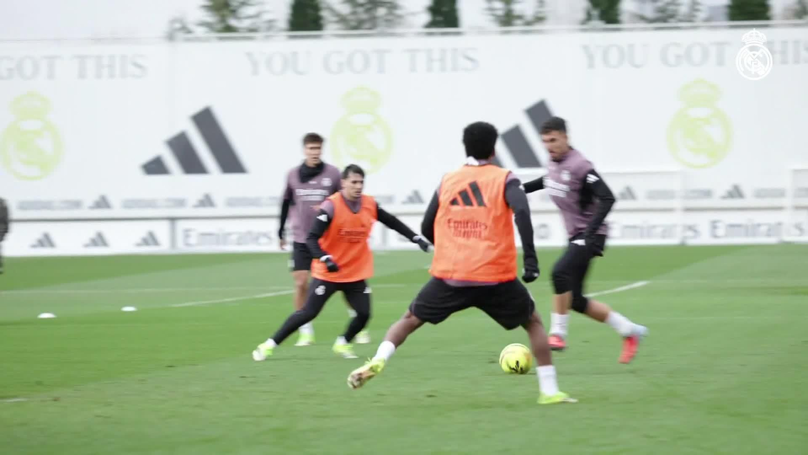 V044-MADRID ENTRENAMIENTO REAL MADRID