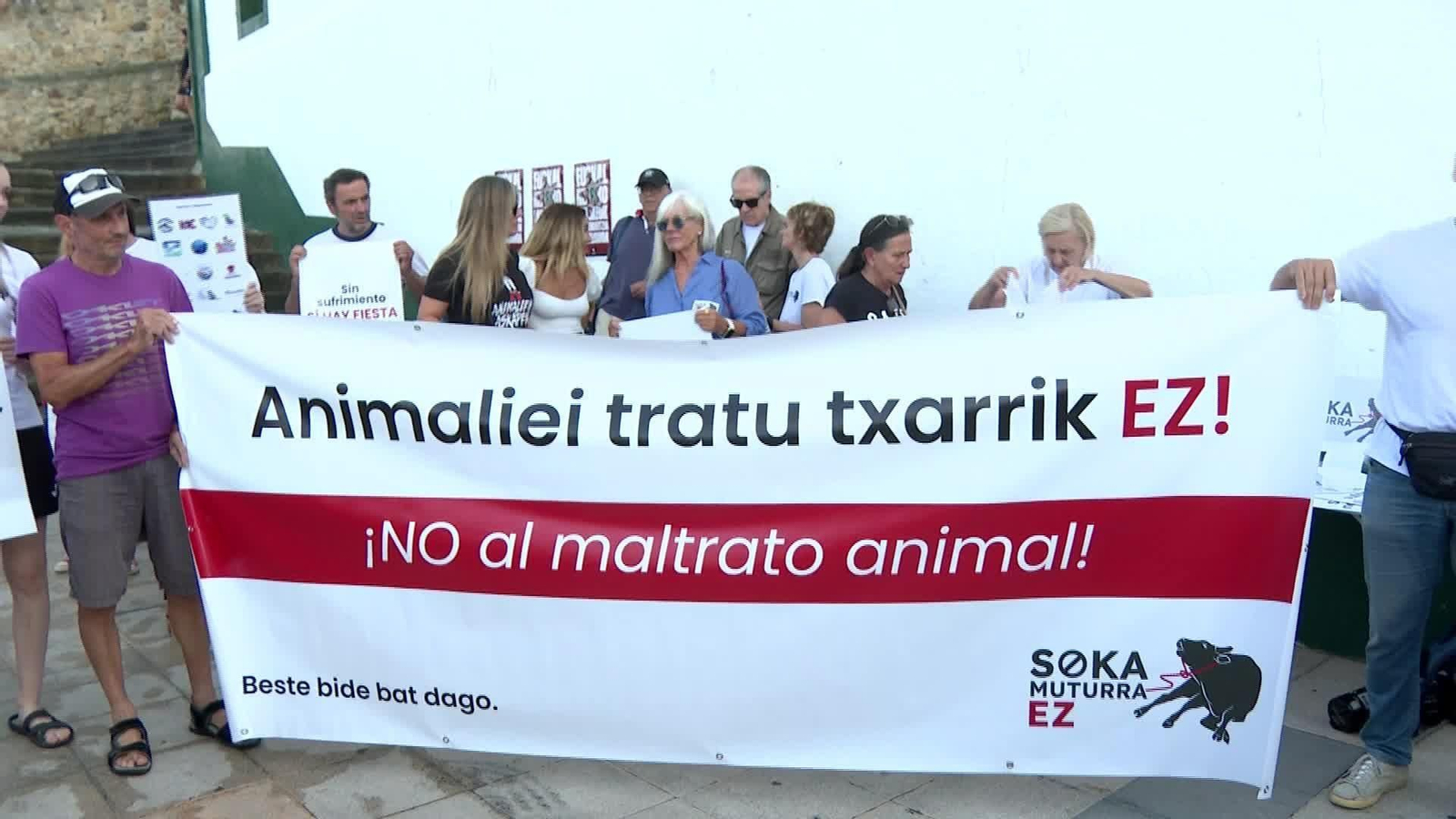 L040-BIZKAIA PROTESTA ANTITAURINA GETXO