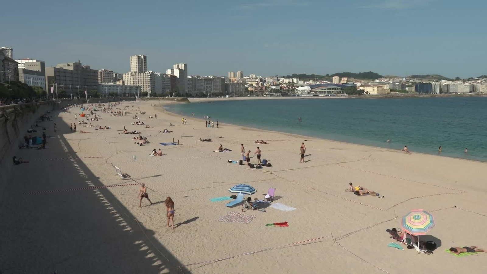 L035-A CORUÑA PREPARATIVOS HOGUERAS SAN JUAN