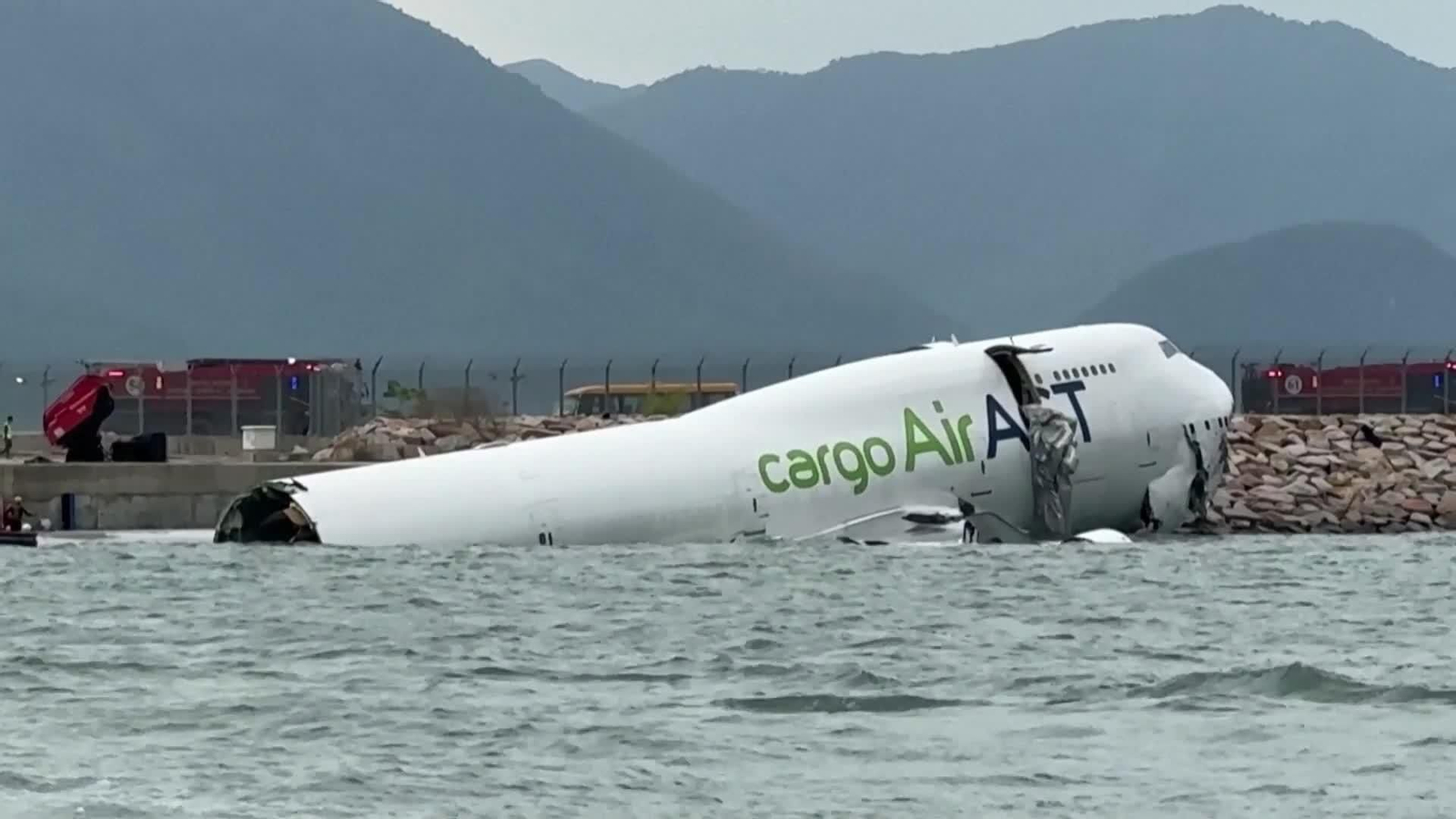 L003-HONG KONG ACCIDENTE AVION