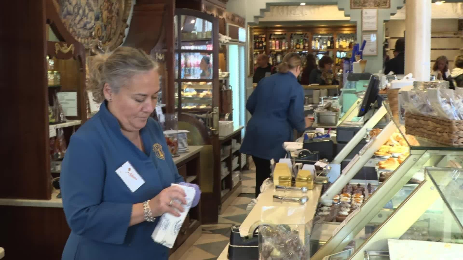 L063-SEVILLA AUTOSERVICIO POR FALTA DE PERSONAL