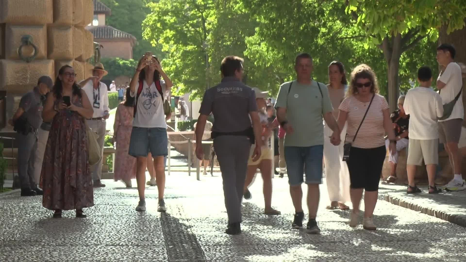 X046-EDI GRANADA DESALOJADOS Y TURISTAS
