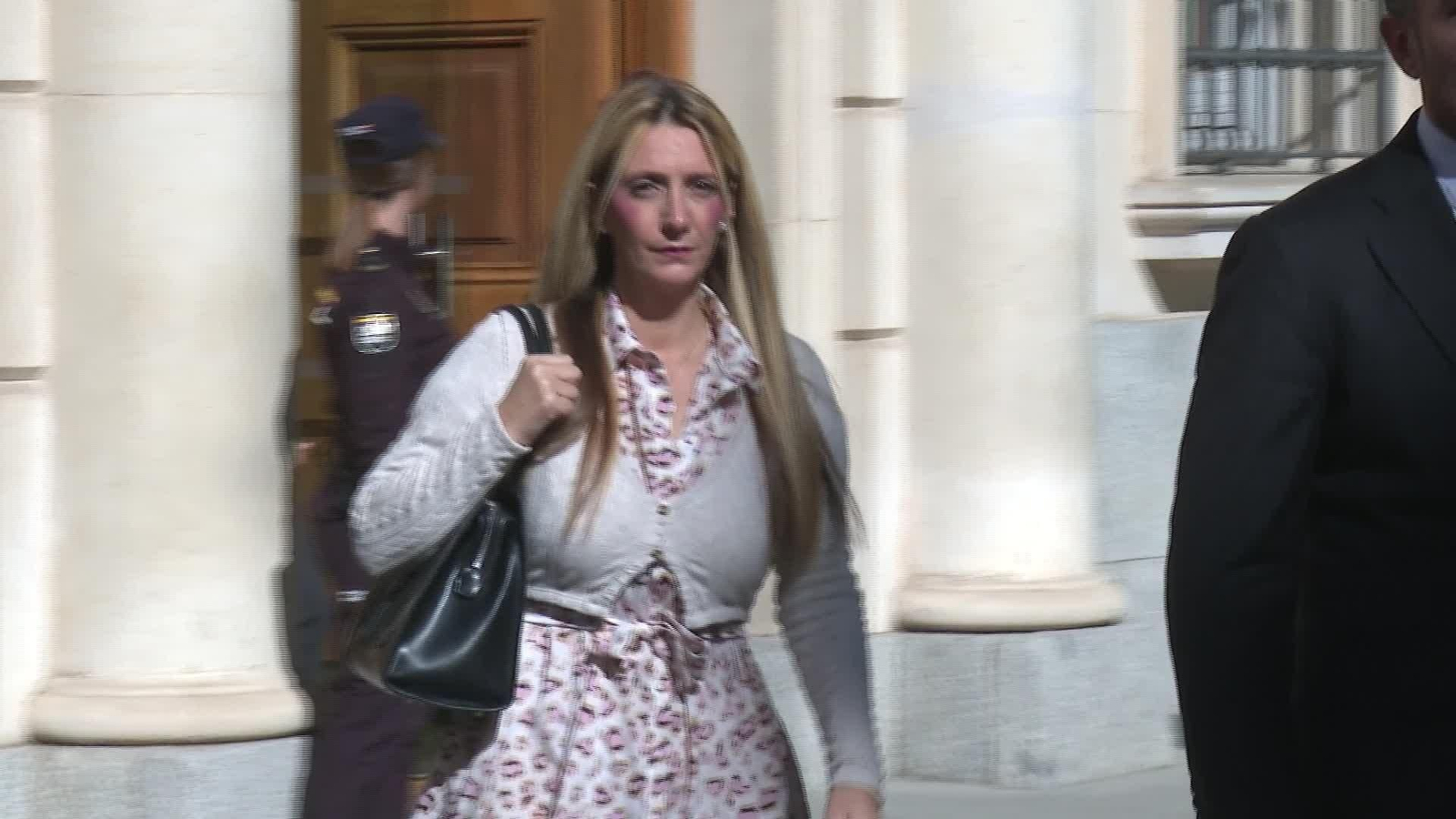 L037-MADRID SALIDA MISS ASTURIAS COMISION SENADO