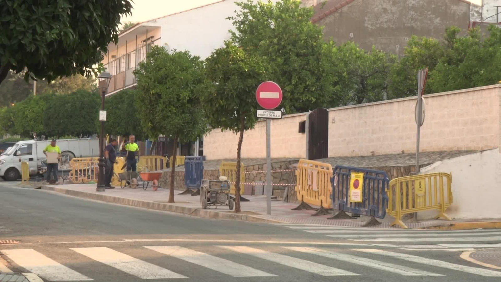 L056-SEVILLA OBRAS EN VERANO