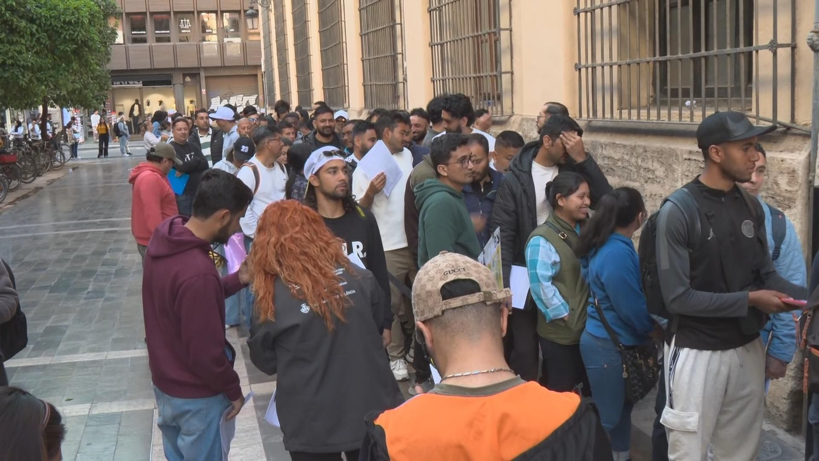 V034 VALENCIA COLAS PADRON REGULACION INMIGRANTES frame 1428