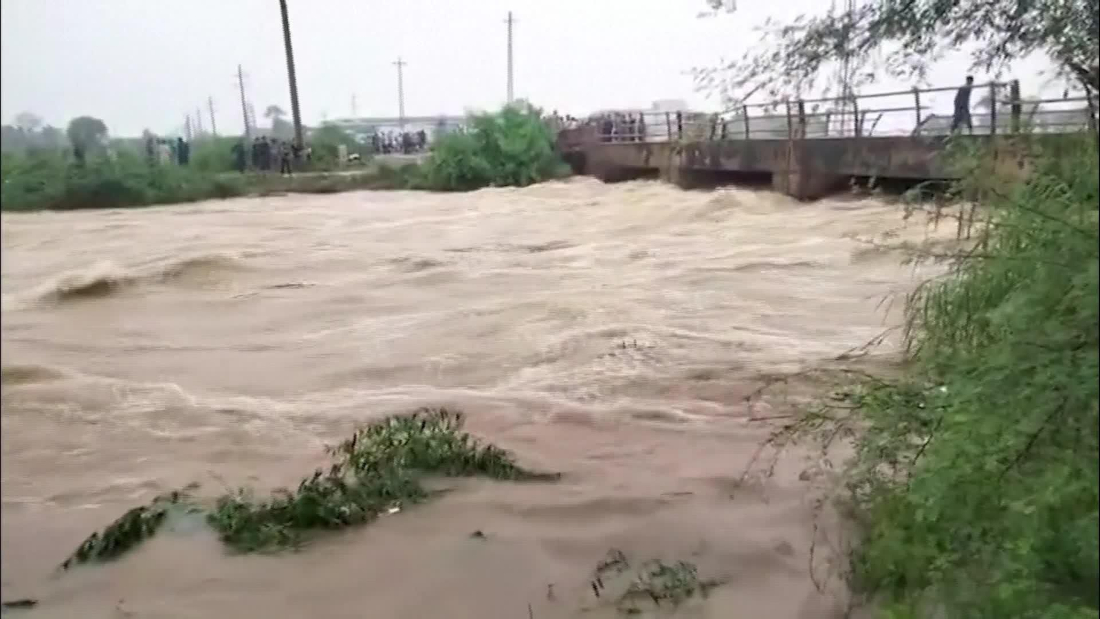 J058-PAKISTAN EVACUADOS LLUVIAS