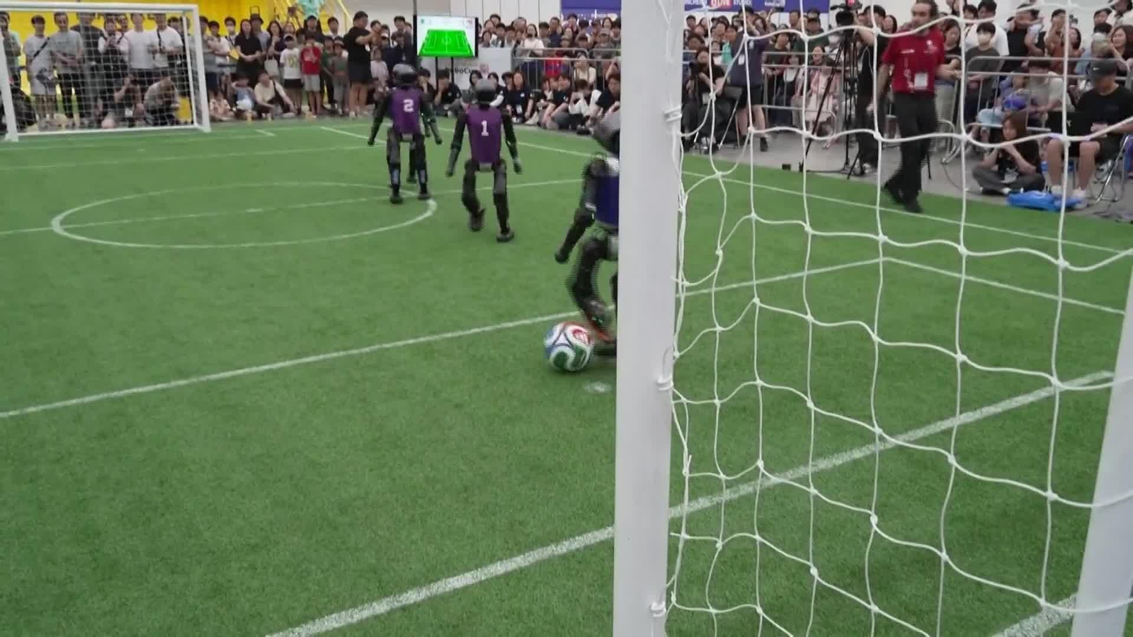 D001-COREA DEL SUR ROBOTS HUMANOIDES PARTIDO FUTBOL