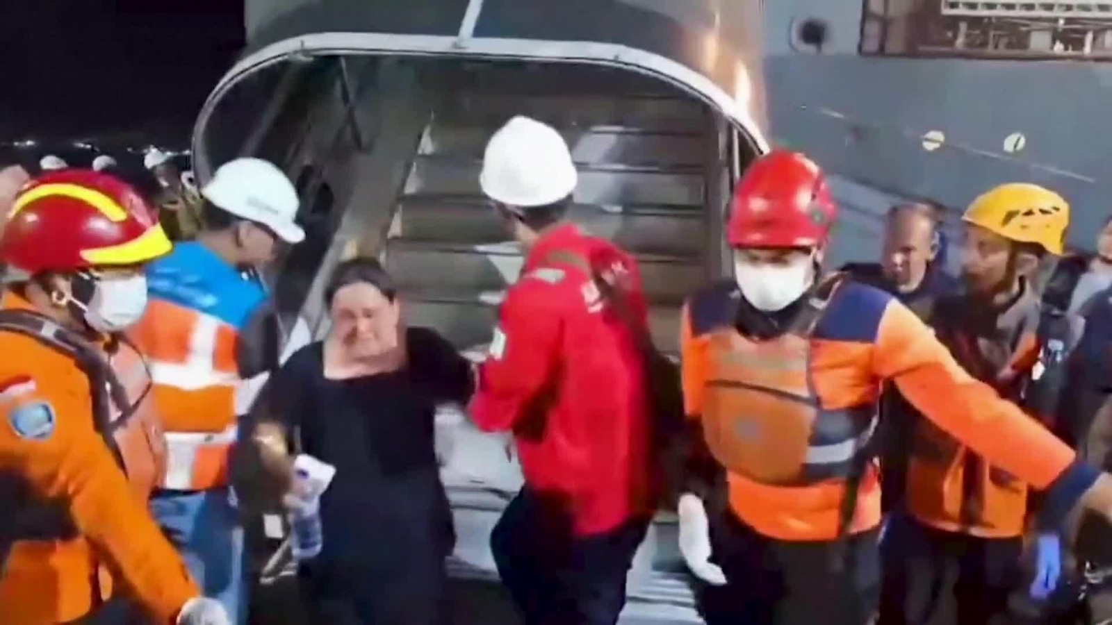 L024-INDONESIA INCENDIO FERRY