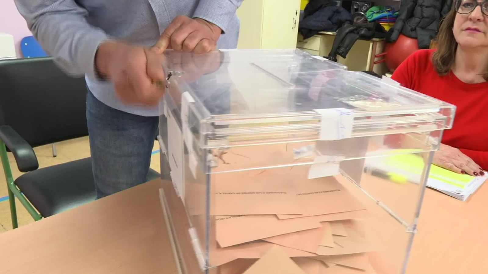 D061-PALENCIA RECUENTO VOTOS CIERRE COLEGIOS