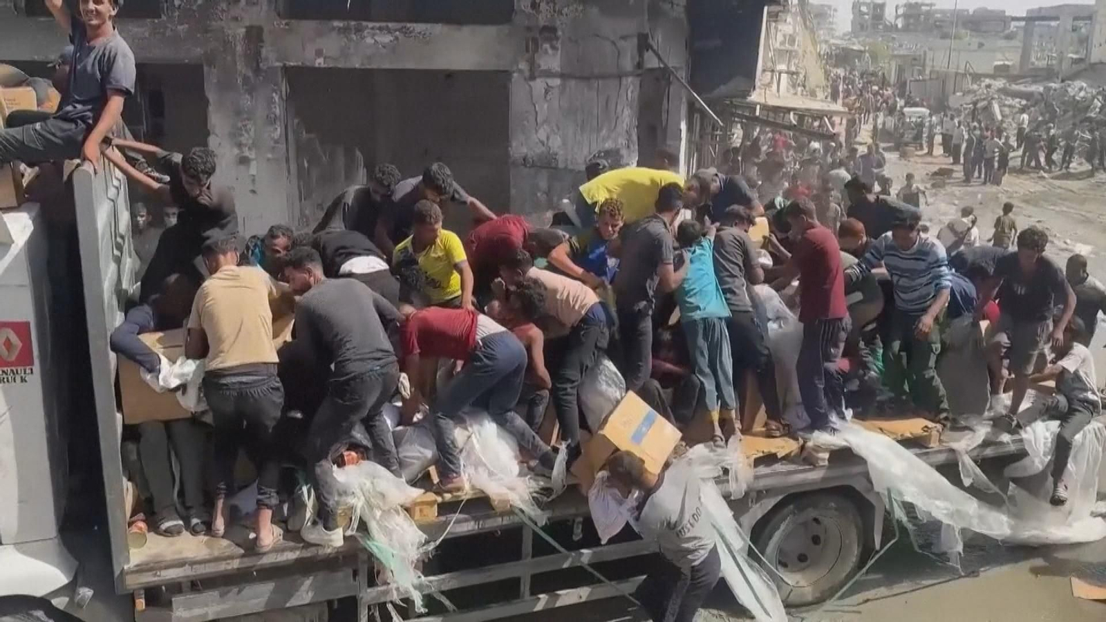 Los camiones con ayuda humanitaria regresan a Gaza tras el alto el fuego
