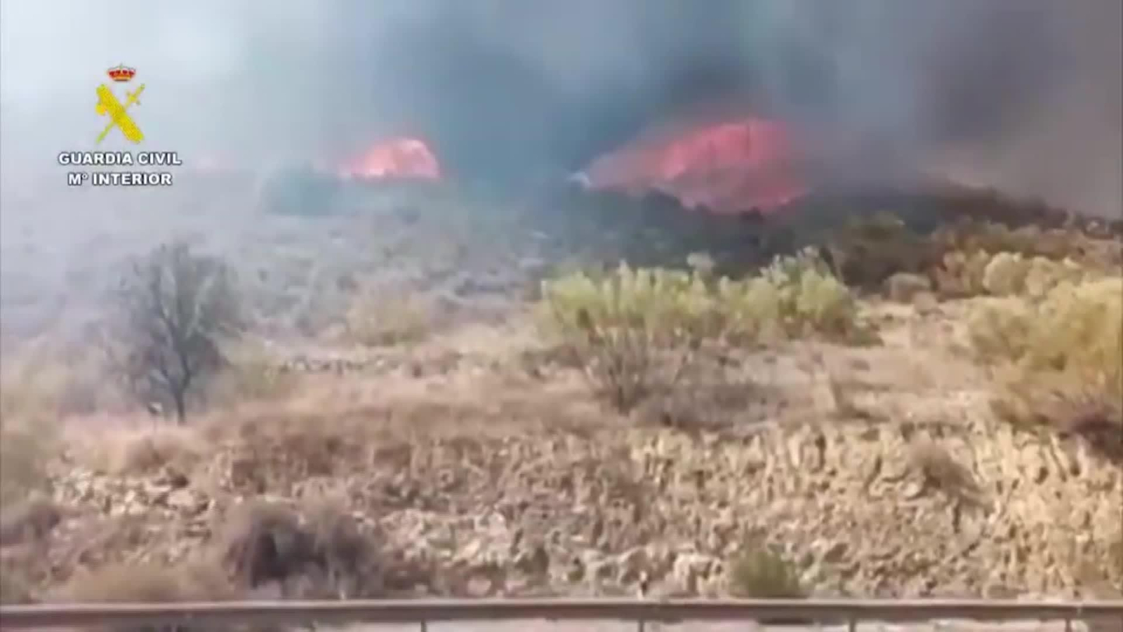 S056-ALMERIA MÁS IMÁGENES UME INCENDIO TARDE 2