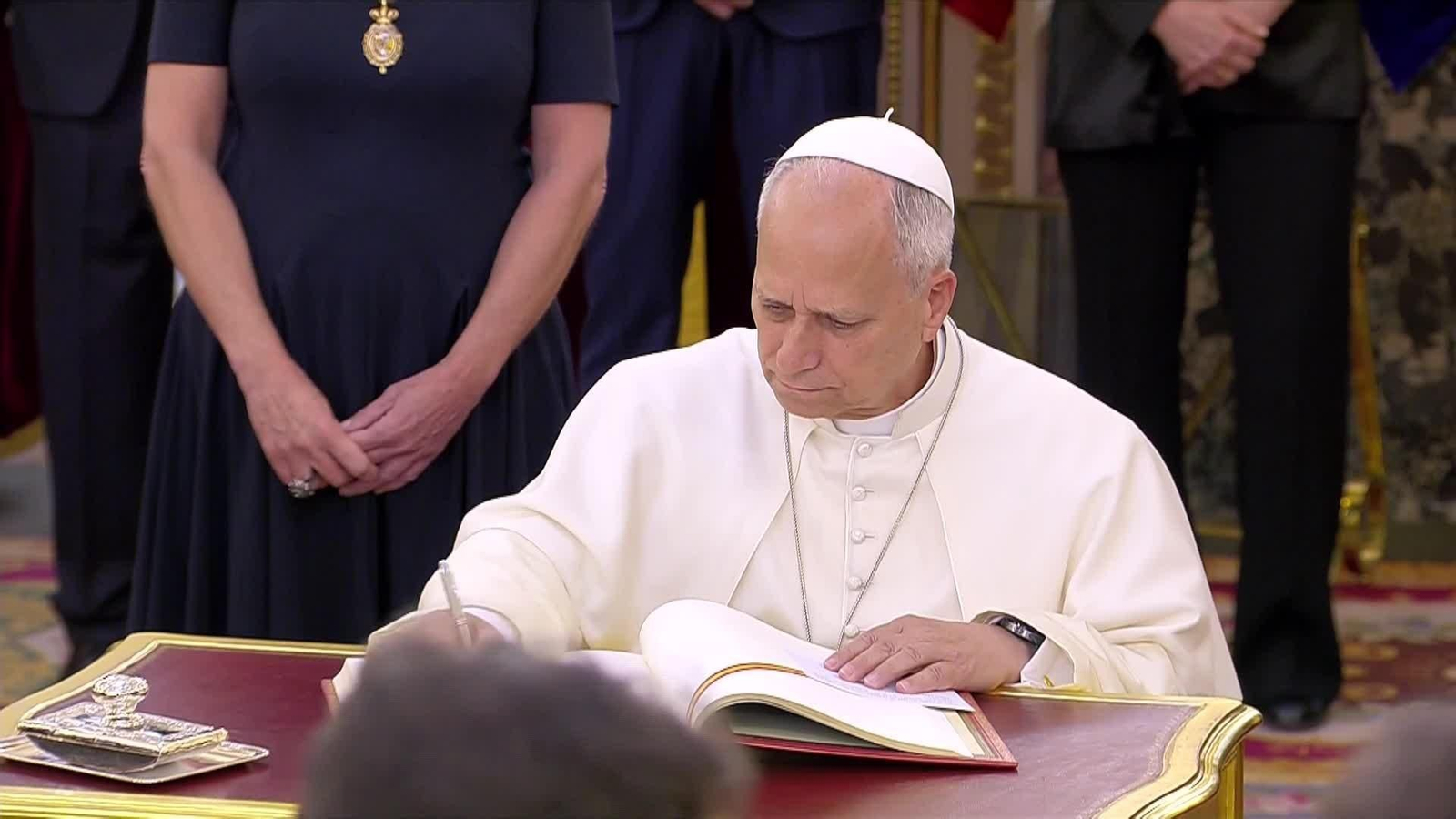 va papa firma y aplausos congreso