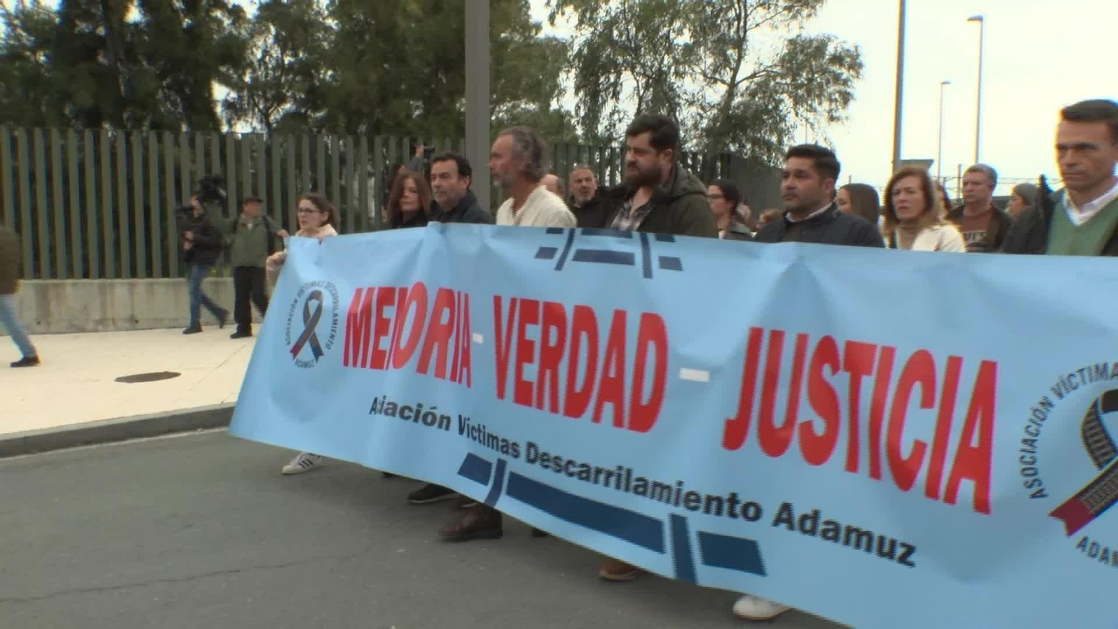 V089-HUELVA MANIFESTACION VICTIMAS ADAMUZ