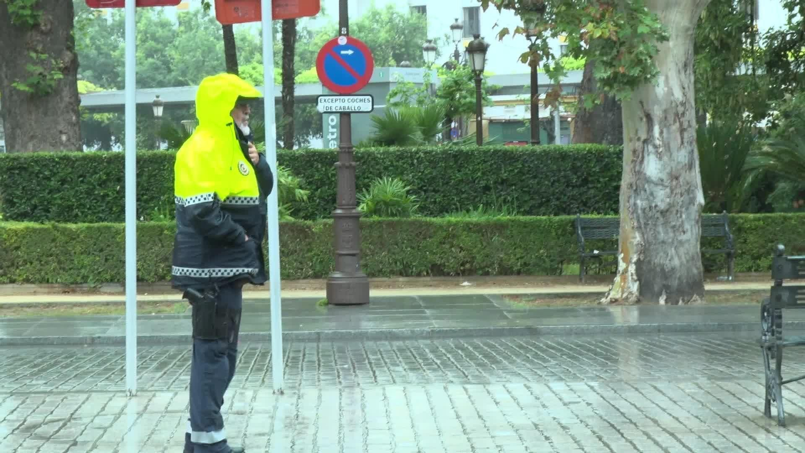 X068-SEVILLA VUELVE LA LLUVIA