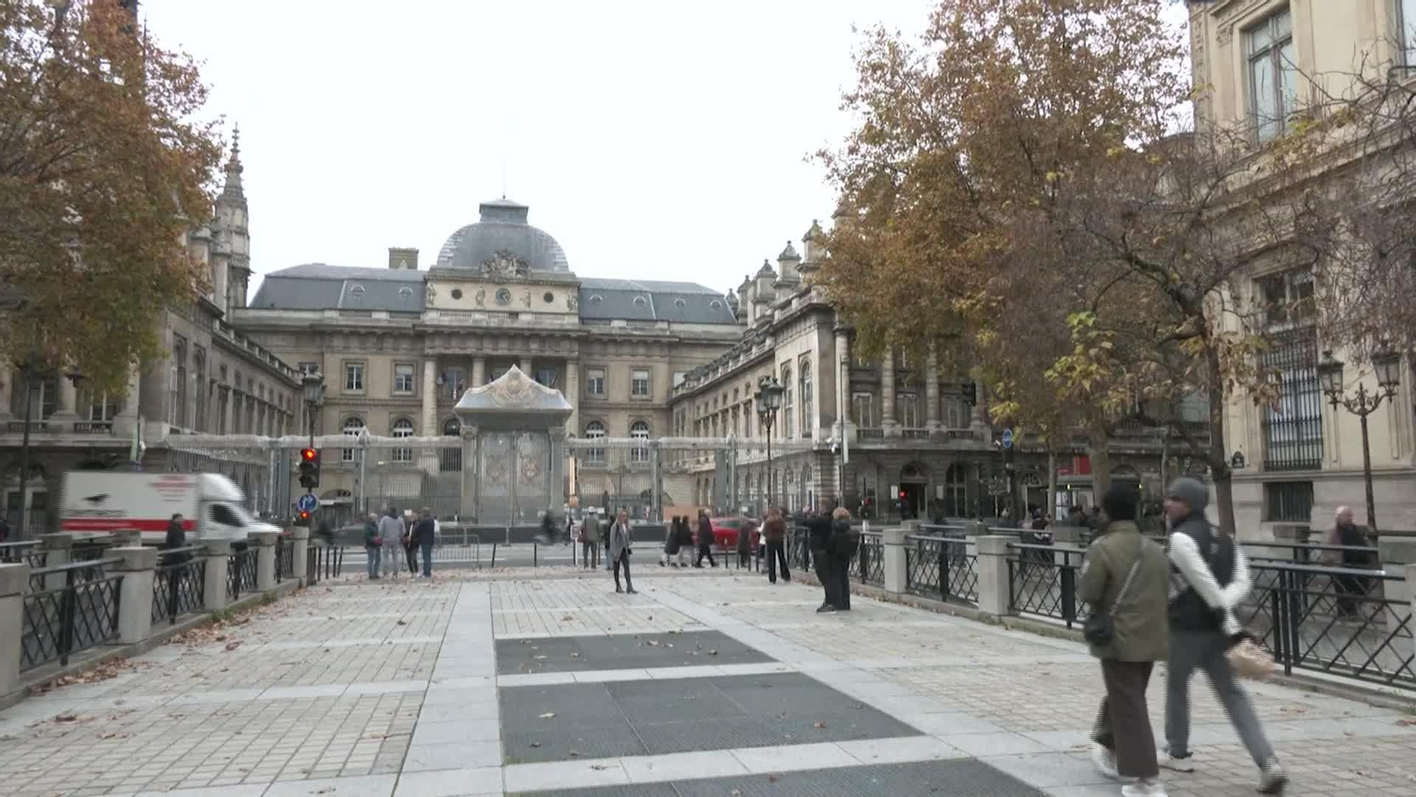 L050-FRANCIA LOS PARISINOS NO SORPRENDIDOS POR LIBERTAD DE SARKOZY