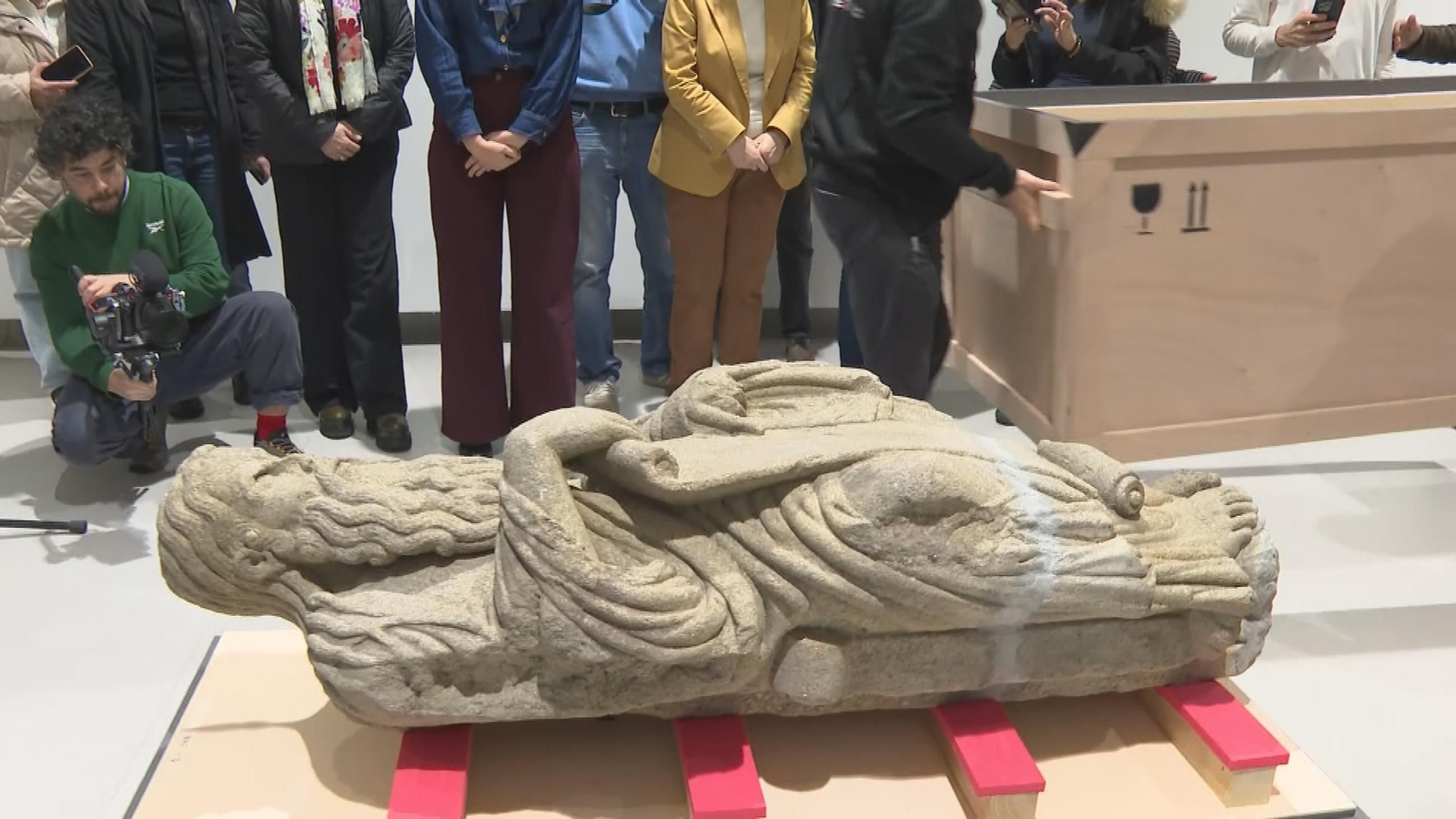 L082 SANTIAGO ESTATUAS PORTICO frame 4663