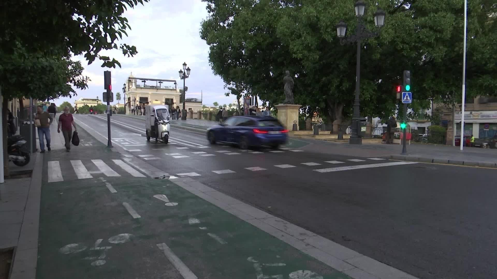 X081-SEVILLA LLUVIAS TARDE