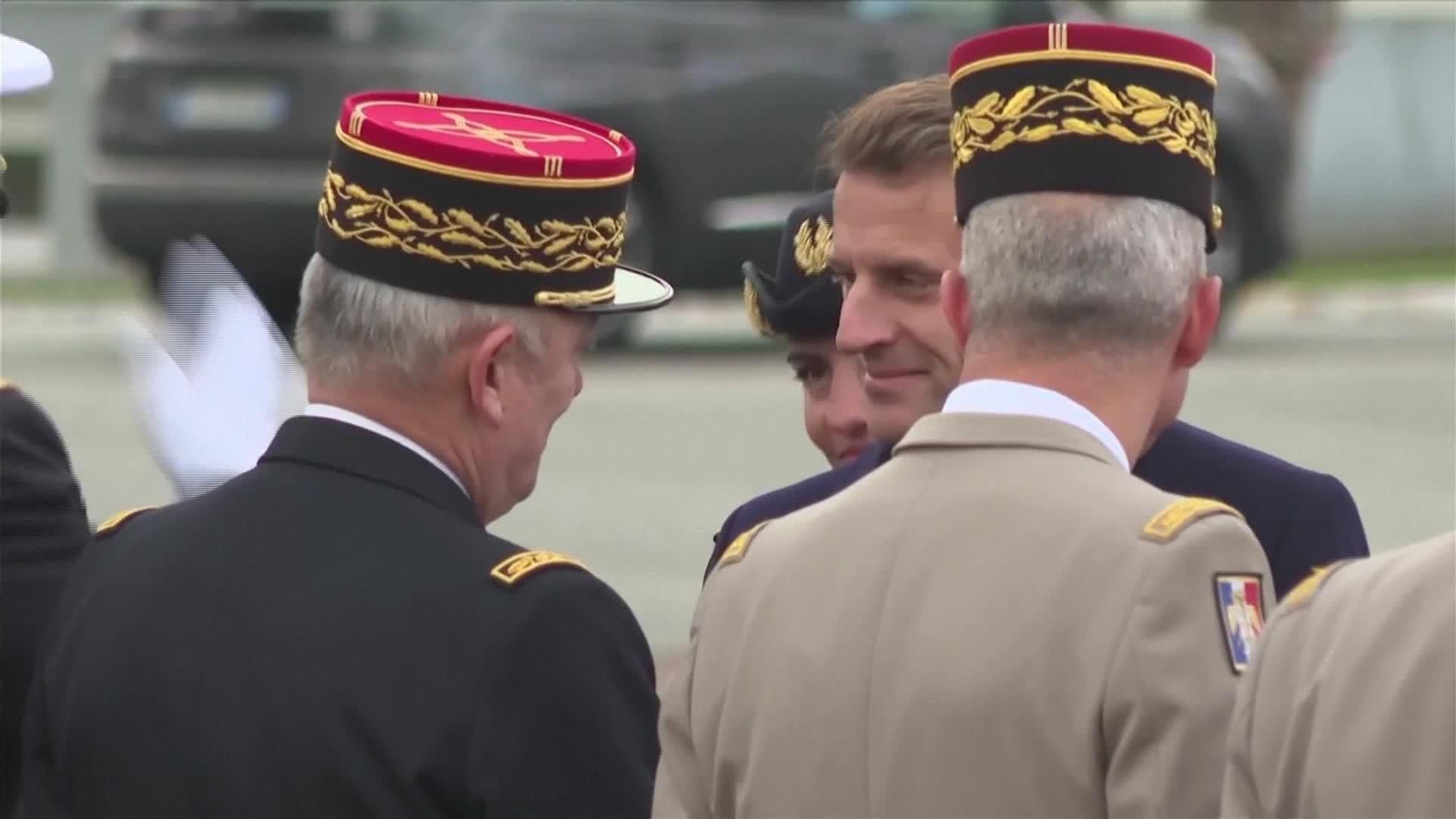 J060-FRANCIA MACRON MILI VOLUNTARIA