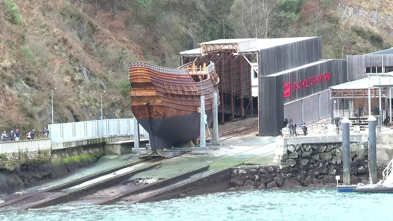 V028-SAN SEBASTIAN PREVIA BOTADURA BARCO SIGLO XV