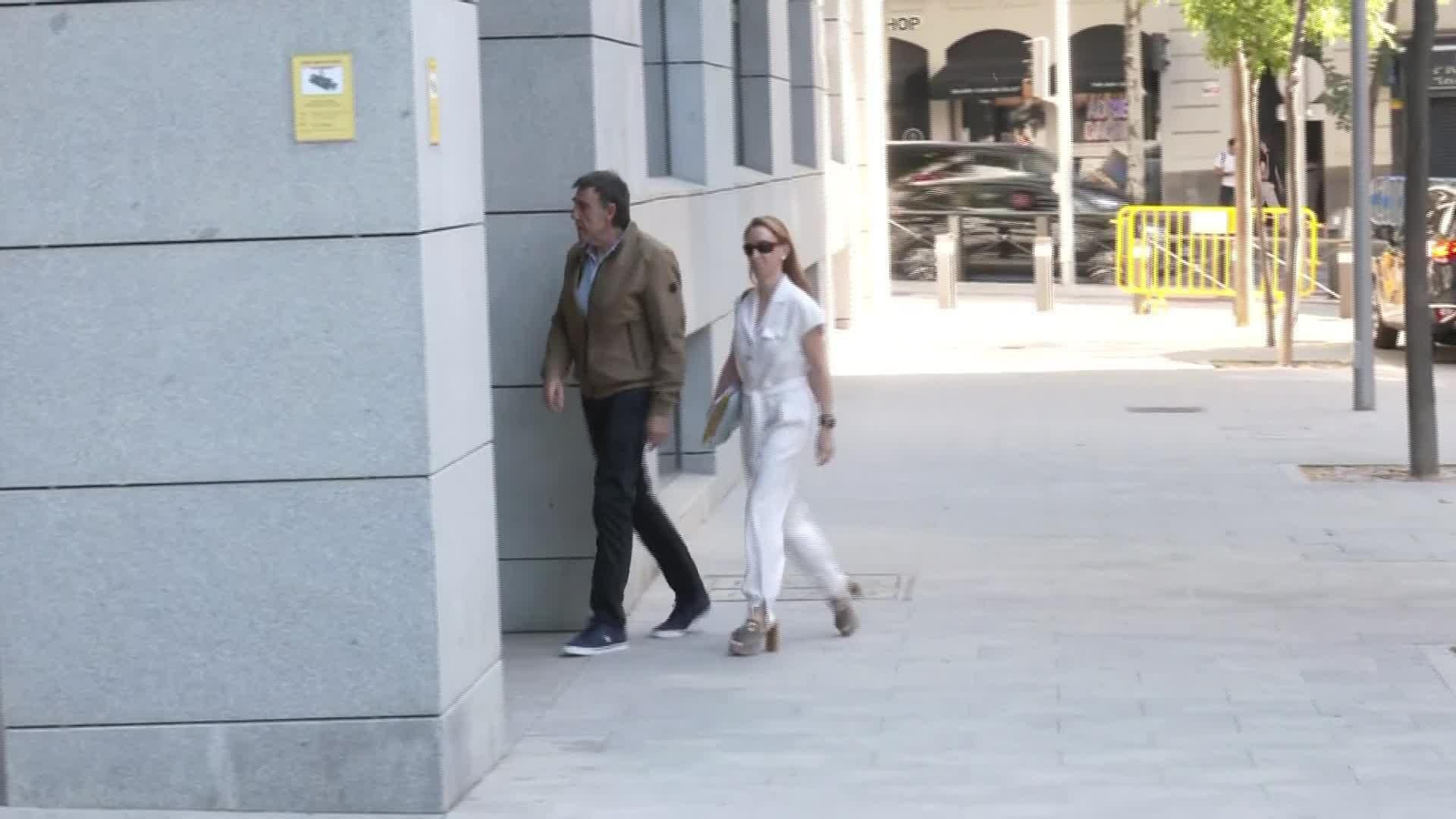 L018-MADRID LLEGADA JESSICA Y HERMANO KOLDO AUDIENCIA
