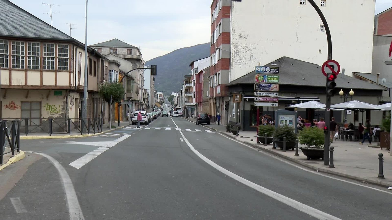 X023-OURENSE  INCENDIO VERTEDERO A RUA