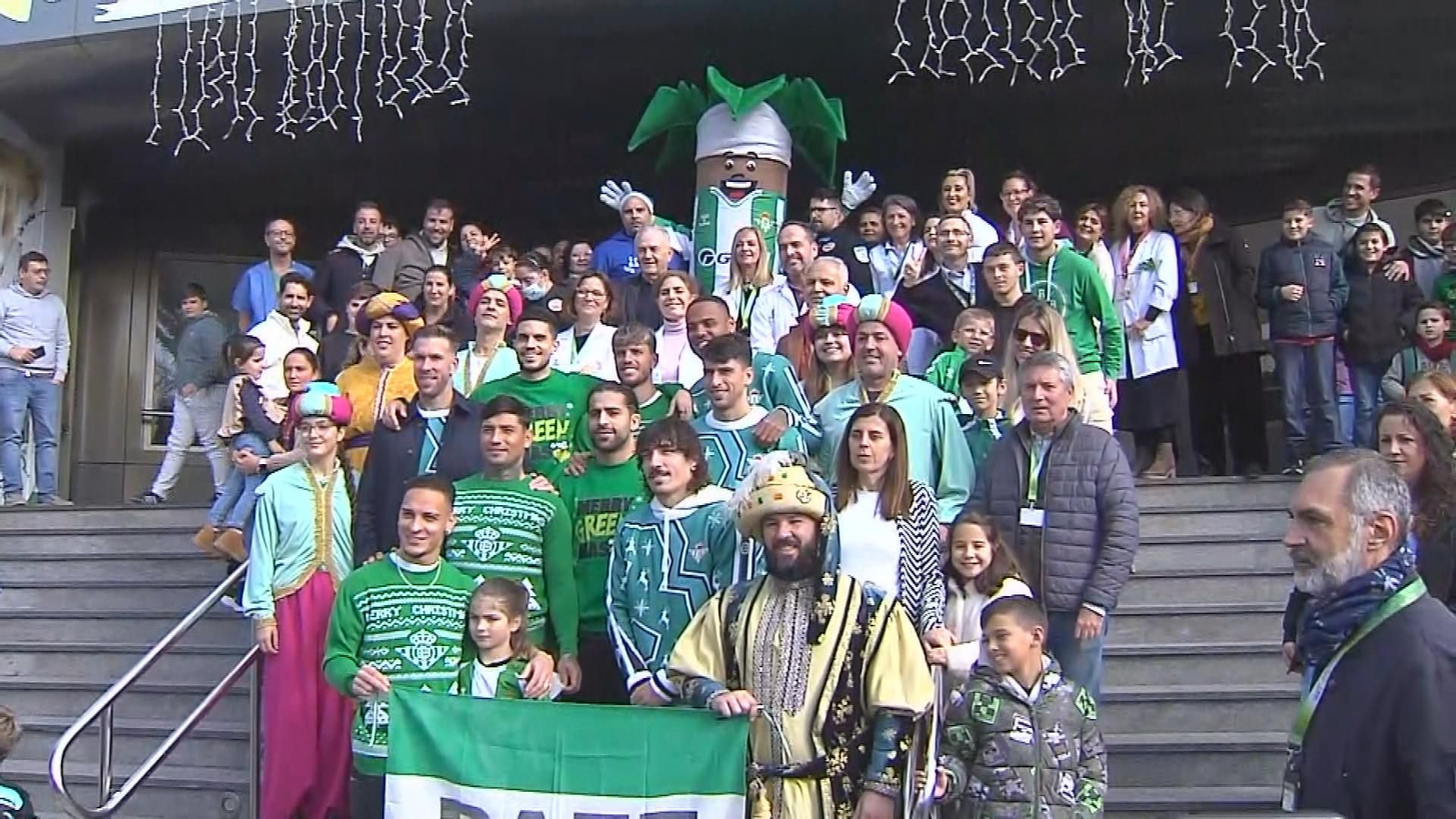 M034 SEVILLA EL BETIS VISITA HOSPITAL.Duplicate frame 1243