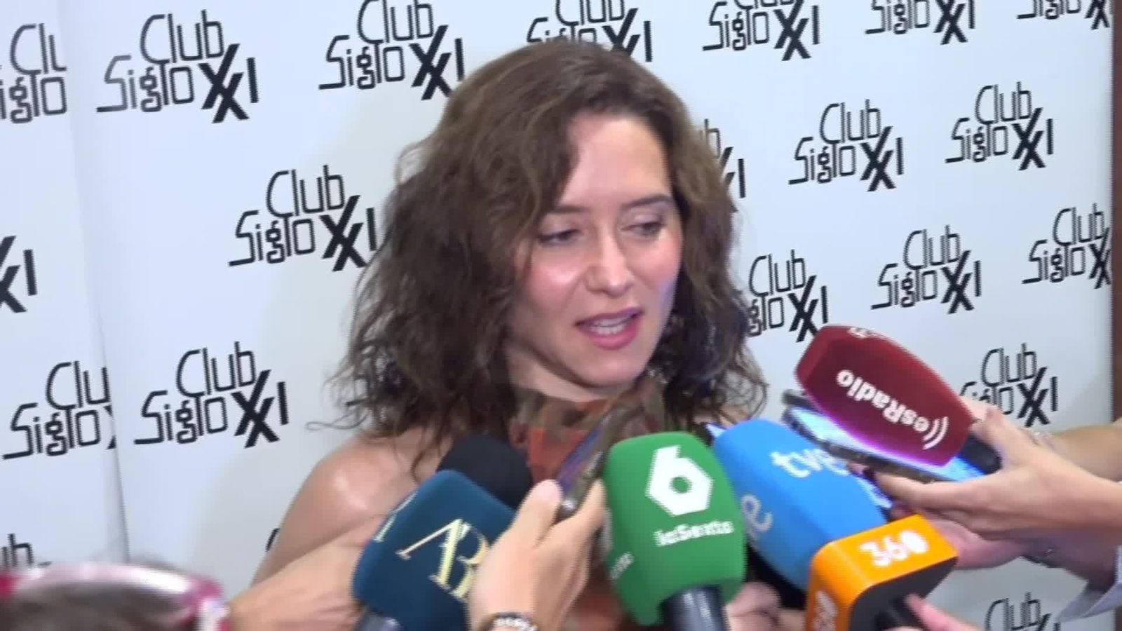 L040-MADRID DECLARACIONES AYUSO ENTRADAS ACTO SIGLO XXI