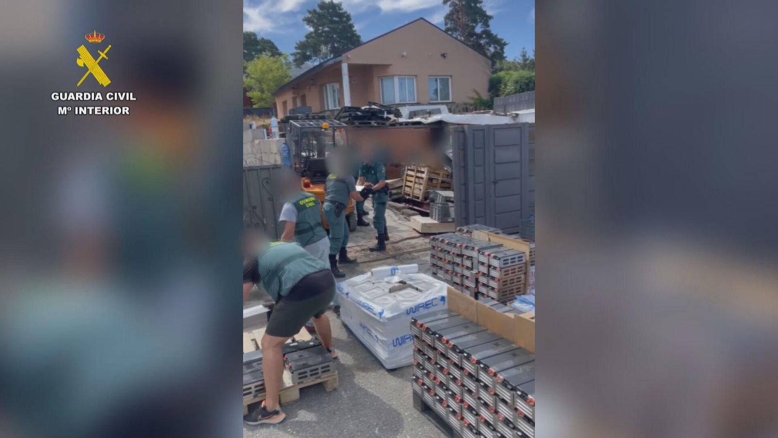 La Guardia Civil interviene en un almacén clandestino de Segovia cerca de 45 toneladas de baterías de litio