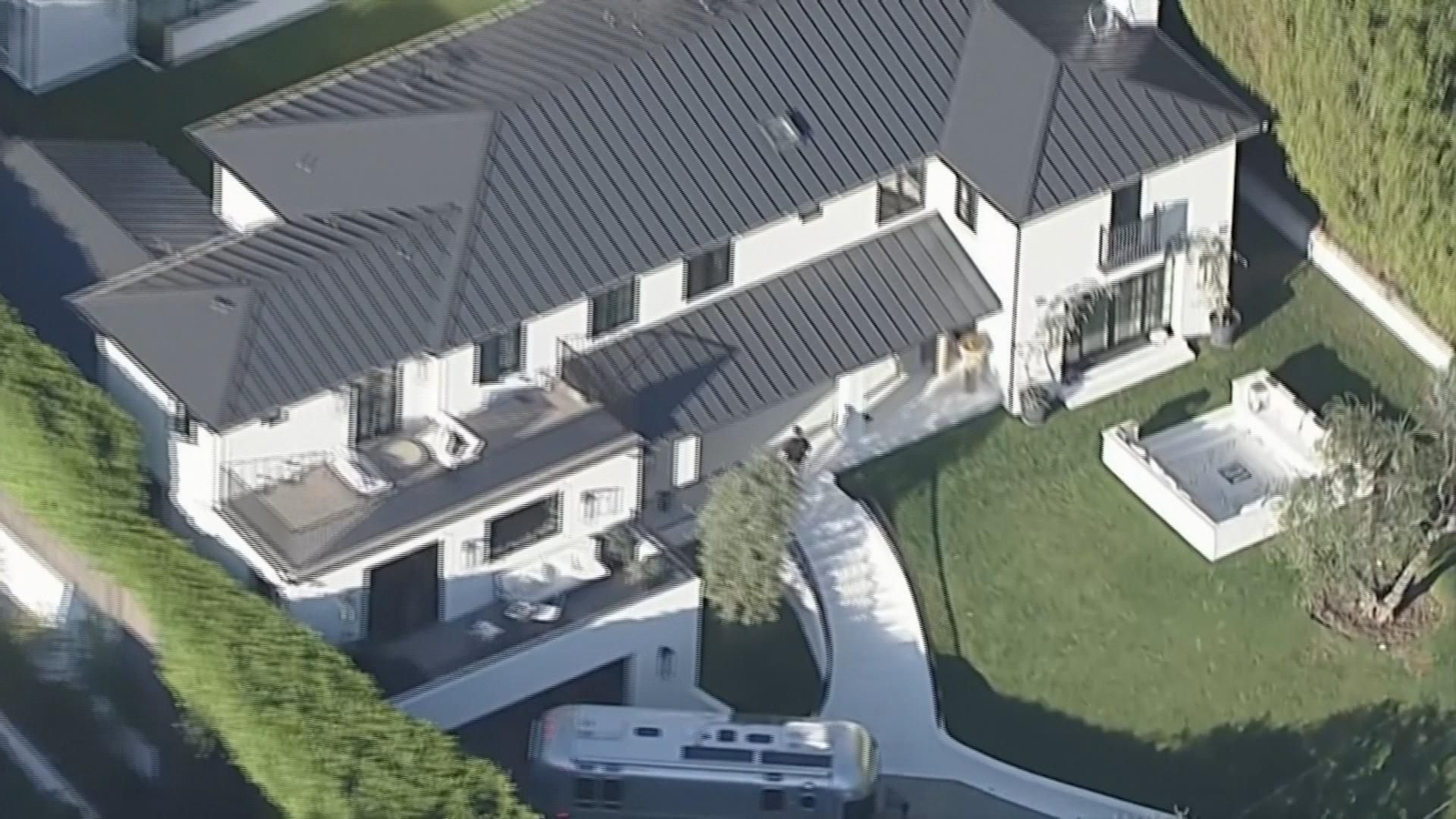 Detenida una mujer por disparar contra la casa de Rihanna en Beverly Hills