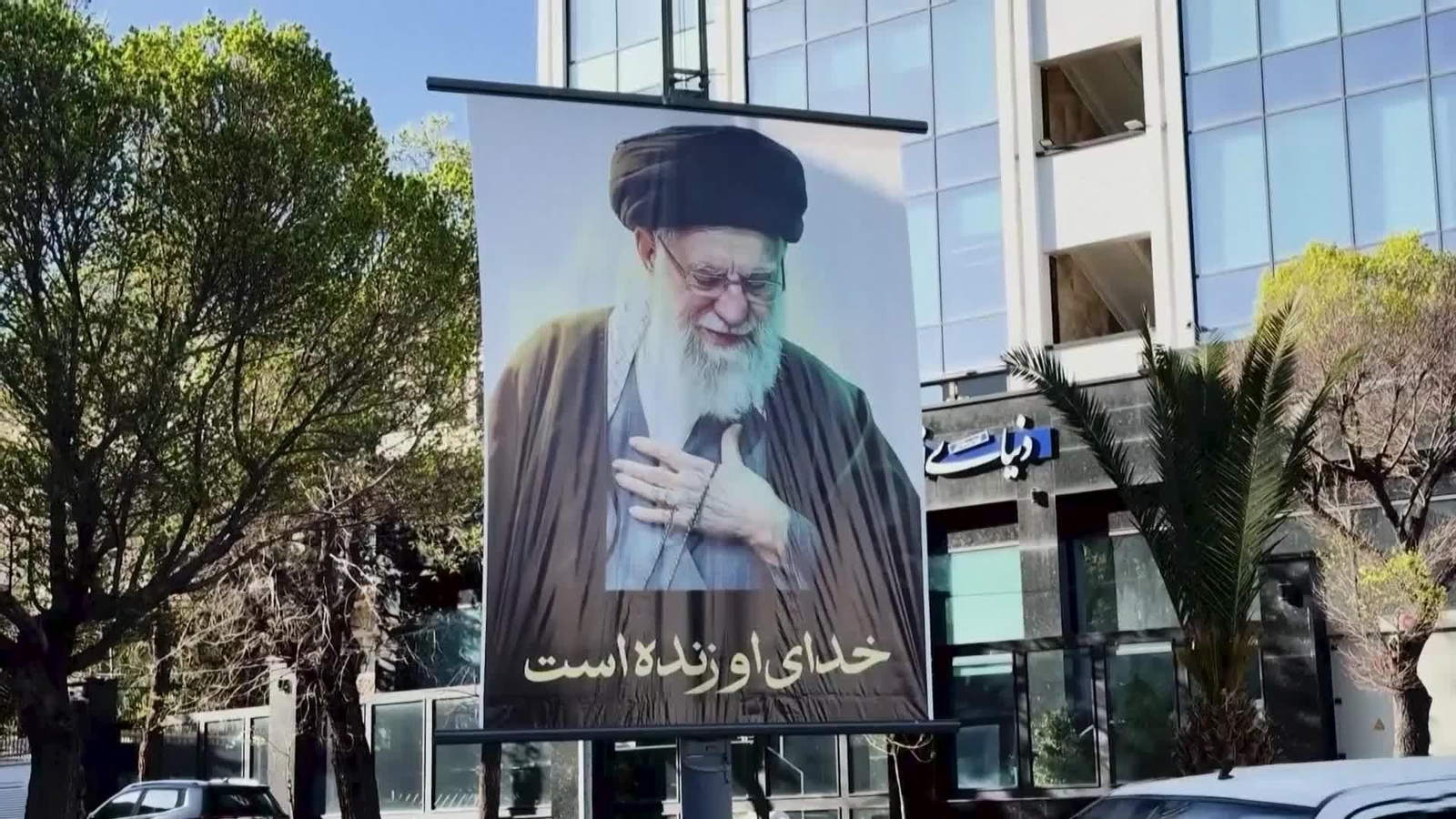 L004-IRAN CALLES TEHERAN HOY