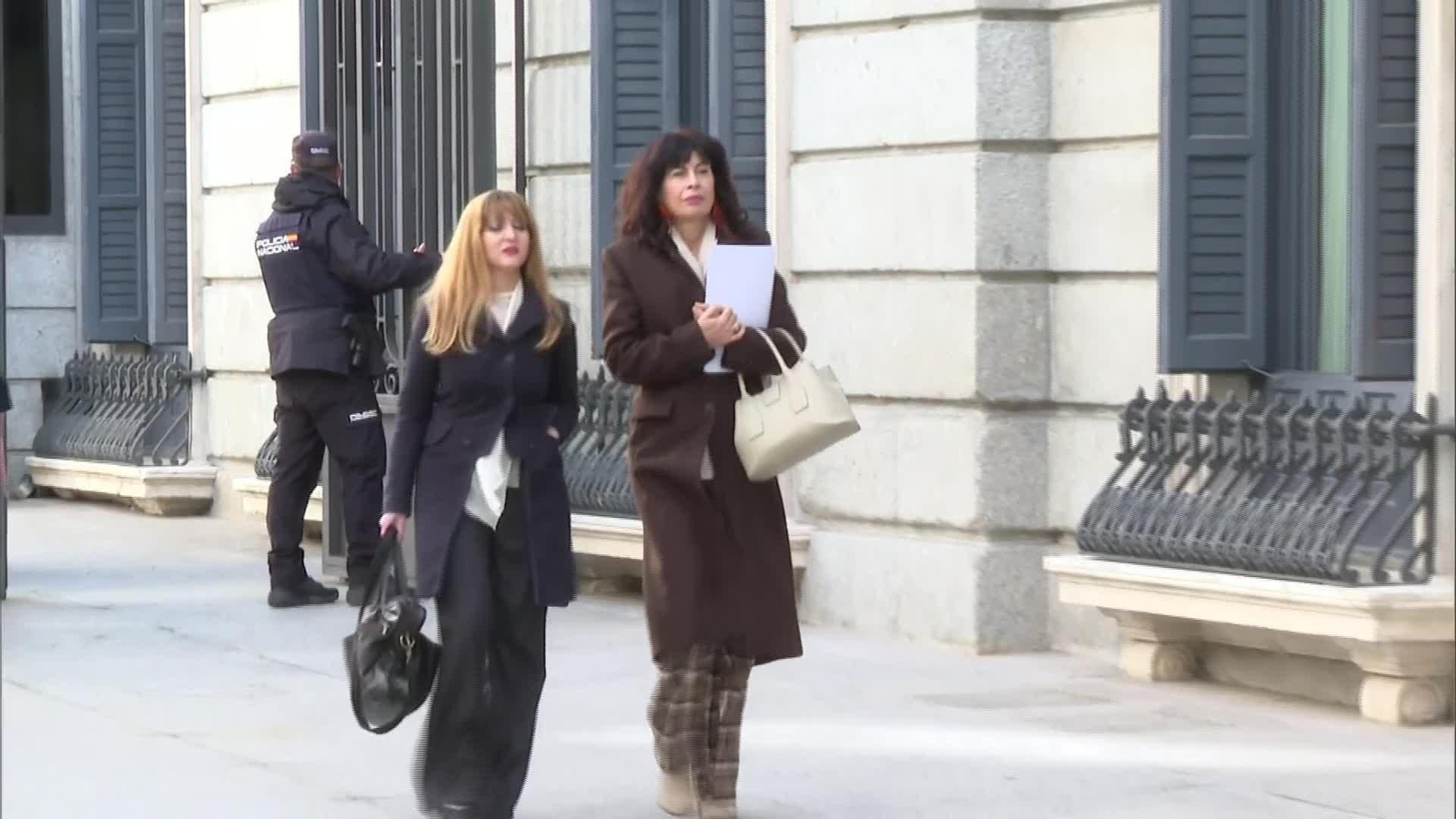 M030-CONGRESO TOTAL ANA REDONDO Y LECTURA NOMBRE VICTIMAS 25N