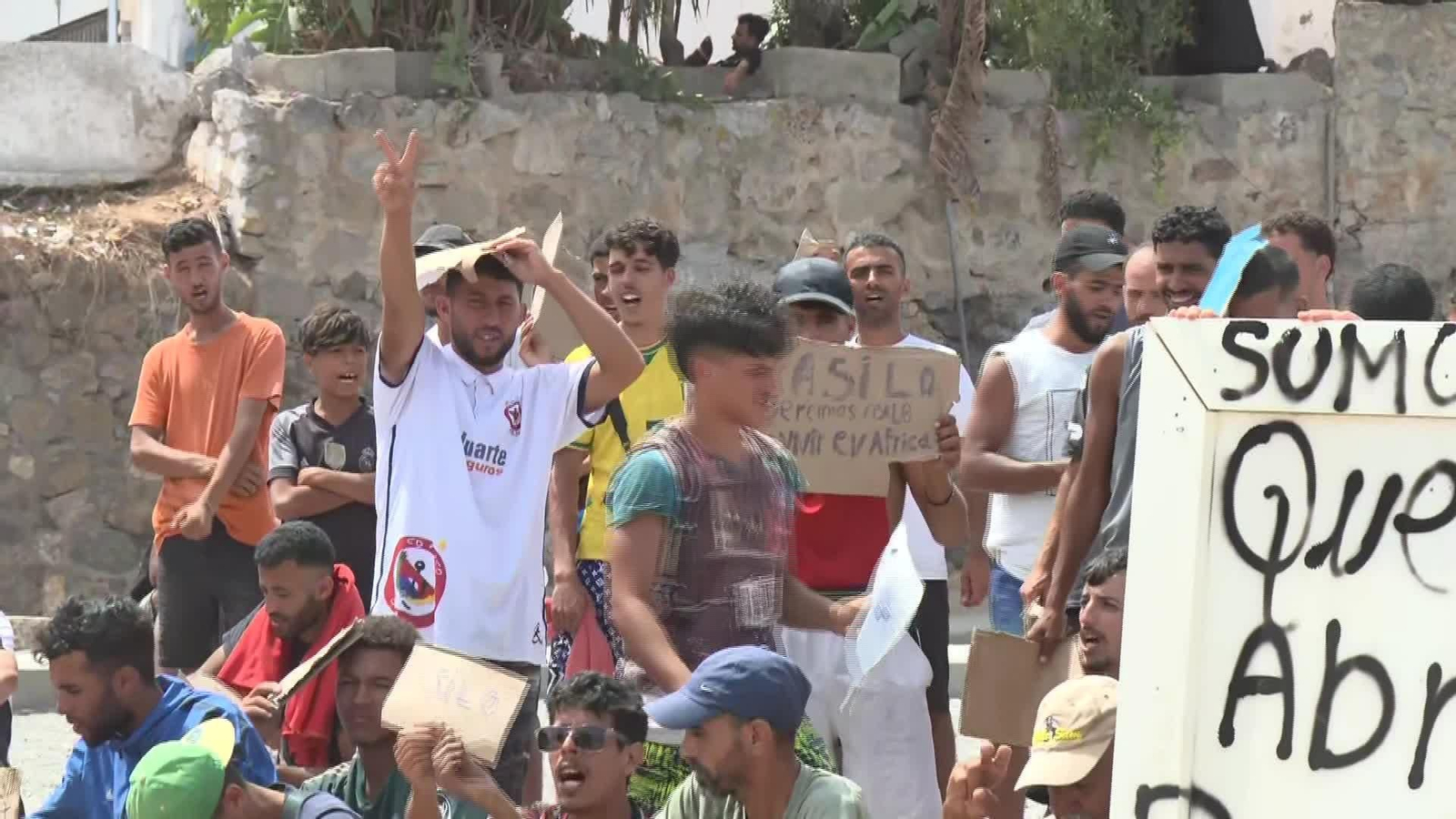 M005-EDI CEUTA MIGRANTES CAMPAMENTOS PIDEN ASILO