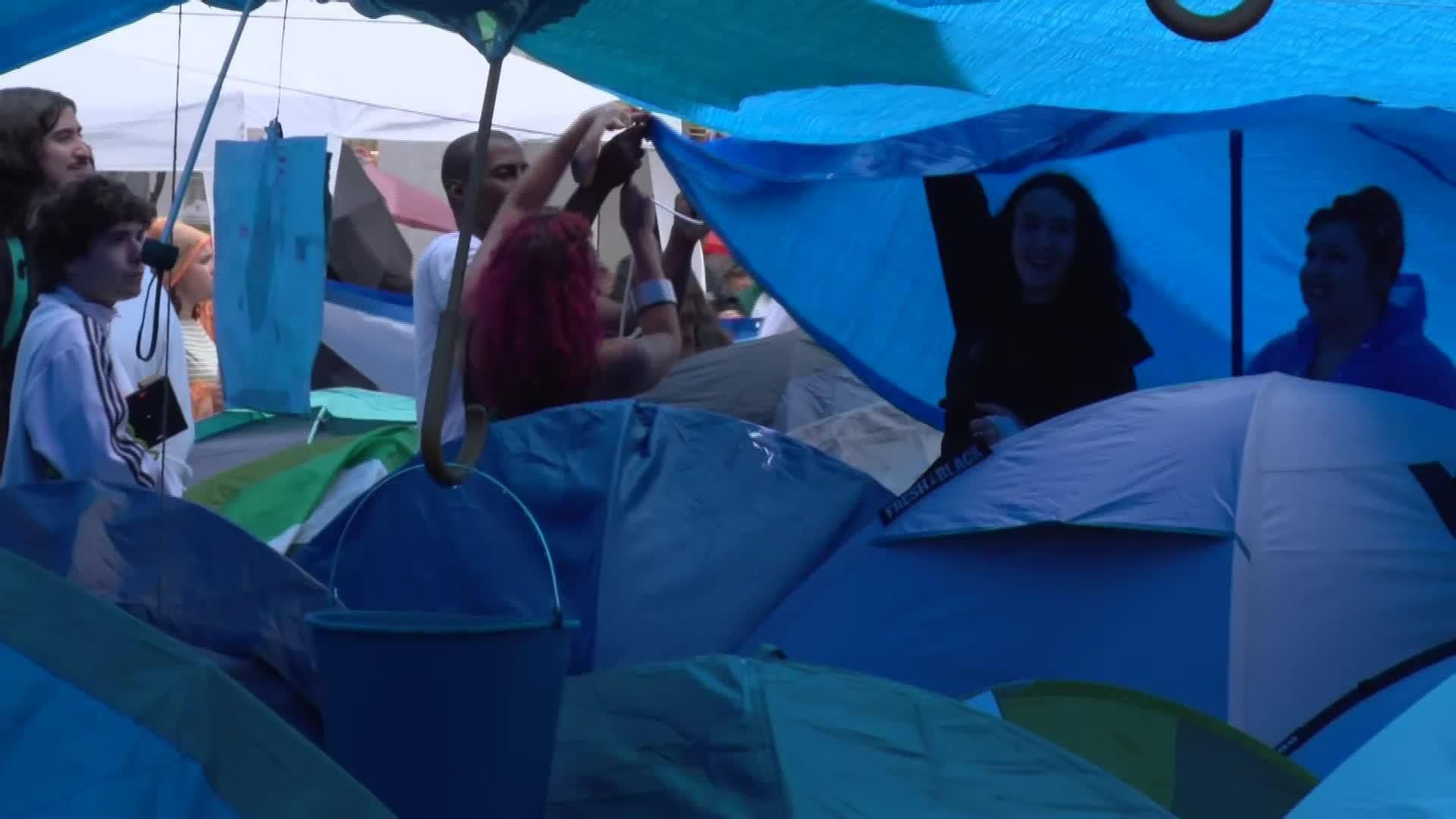 M002-EDI MADRID ACAMPADA DE SOL RESISTE
