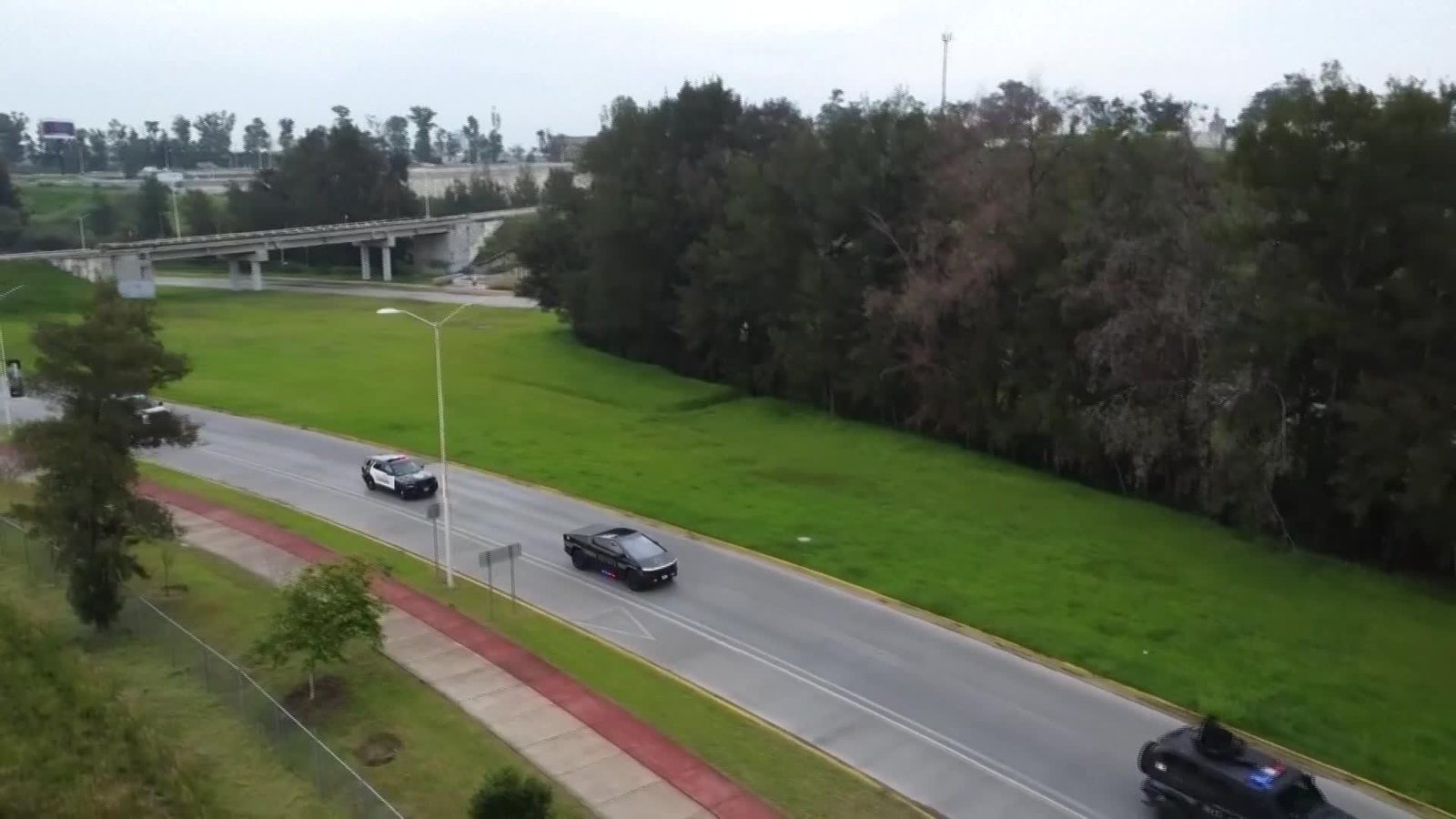 S007-MEXICO TESLA COCHE POLICIA