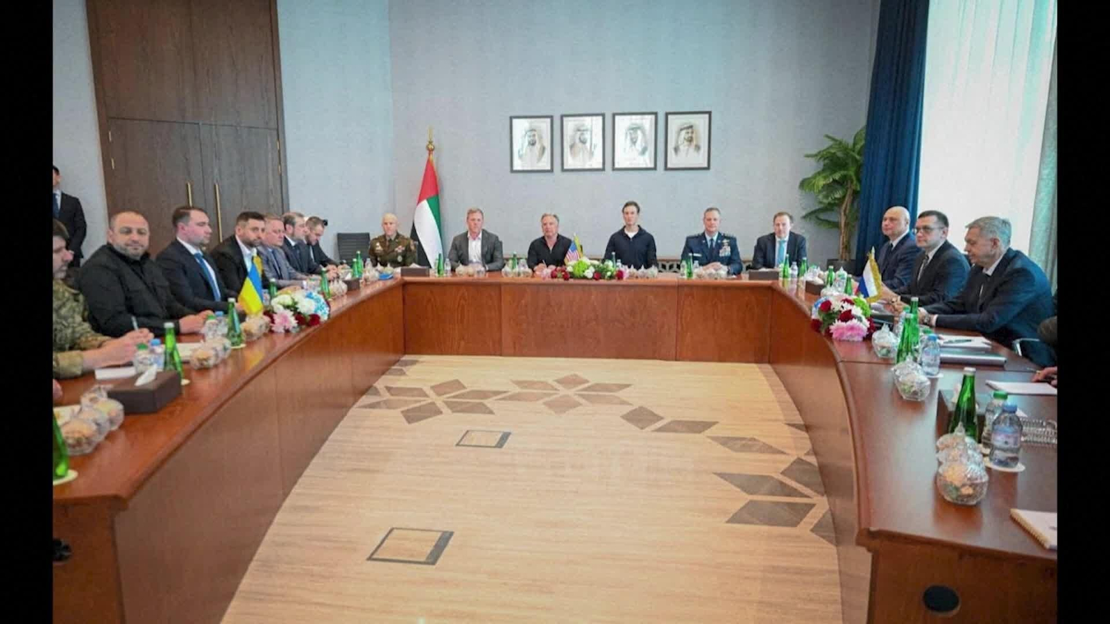 X067-ABU DHABI REUNION DELEGACIONES EEUU, UCRANIA Y RUSIA