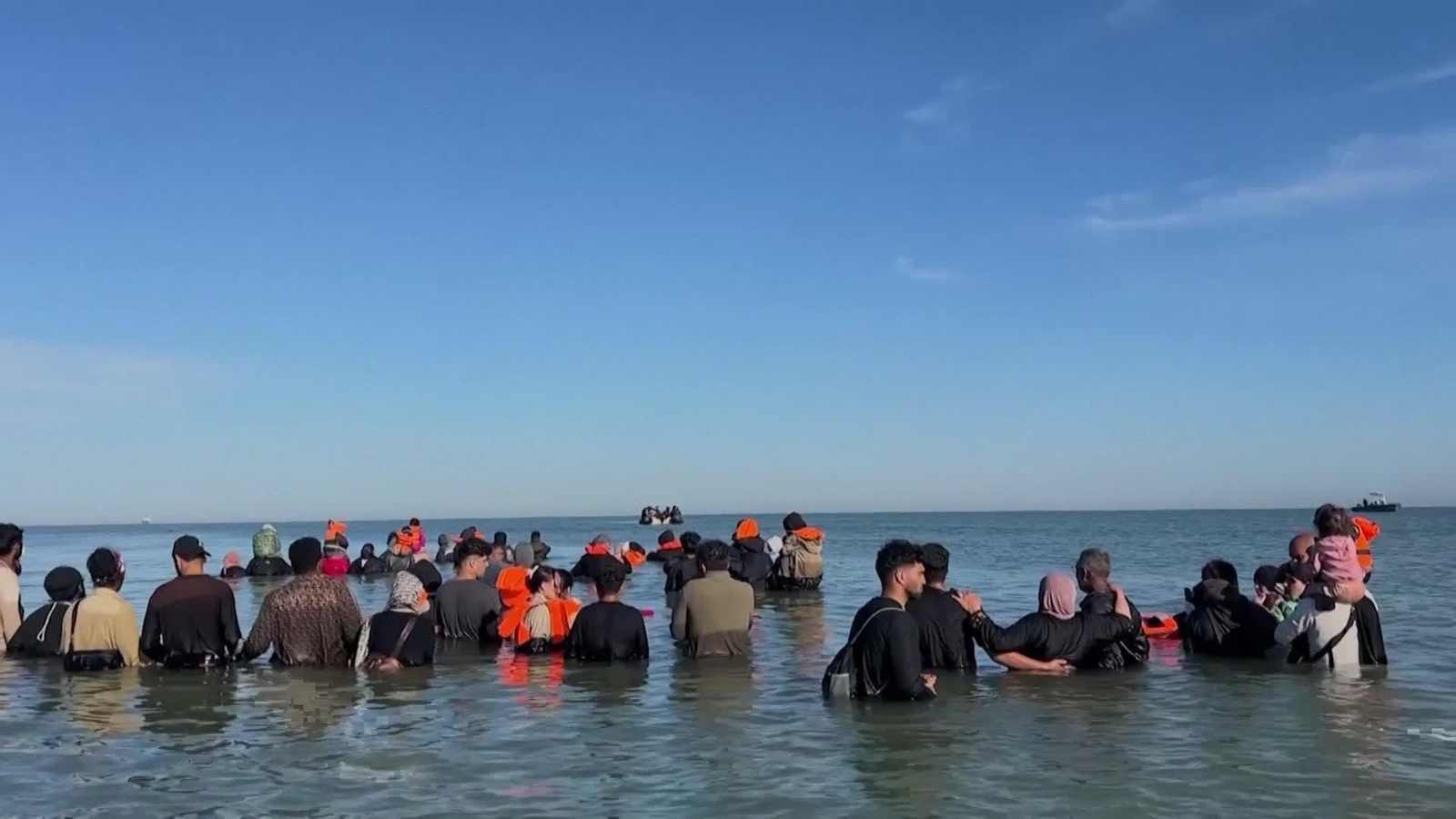 va migrantes cruzan canal de la mancha