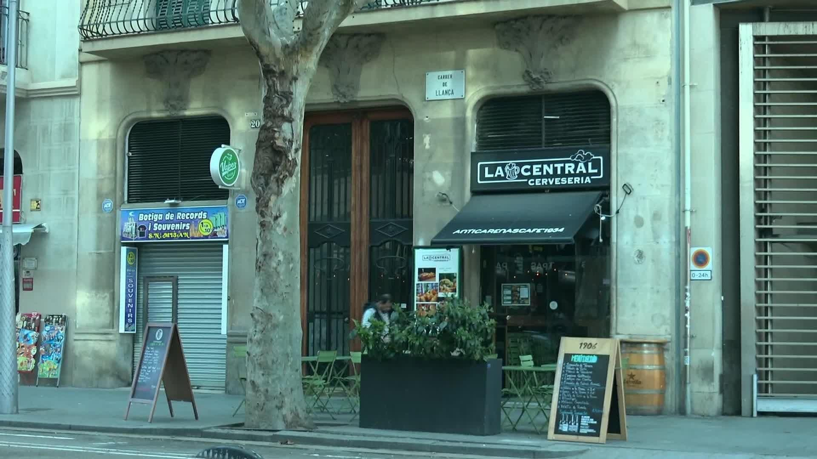 M003-EDI-BARCELONA POLEMICA COLIVINGS