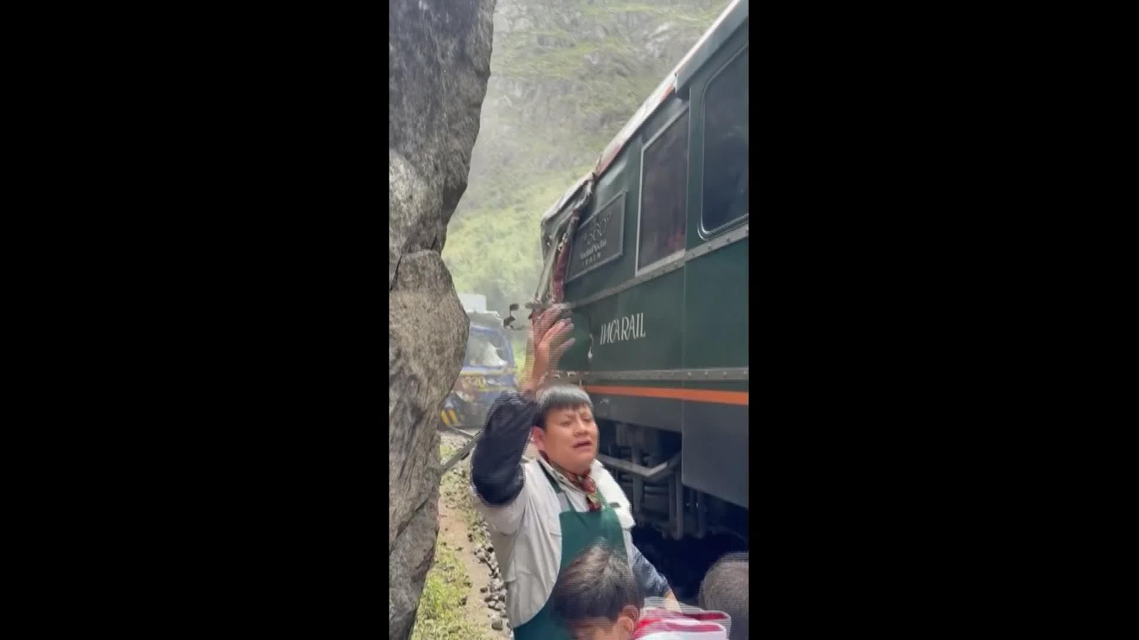 X004-PERU CHOQUE DE TRENES