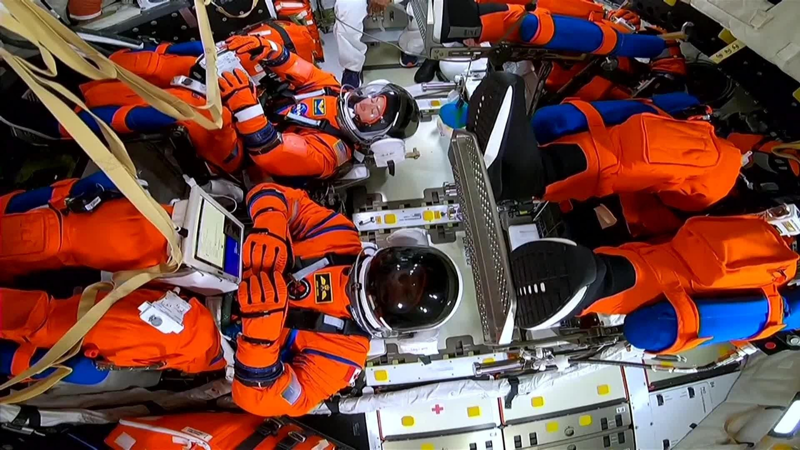 va astronautas suben artemis ii