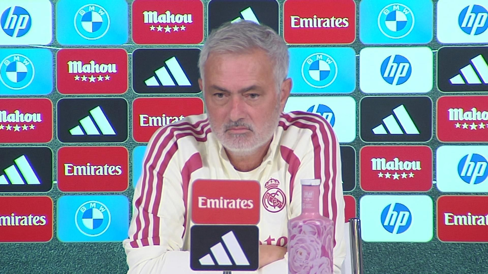Mourinho sobre Vini: "Si soy yo en su lugar probablemente no estaría aquí"