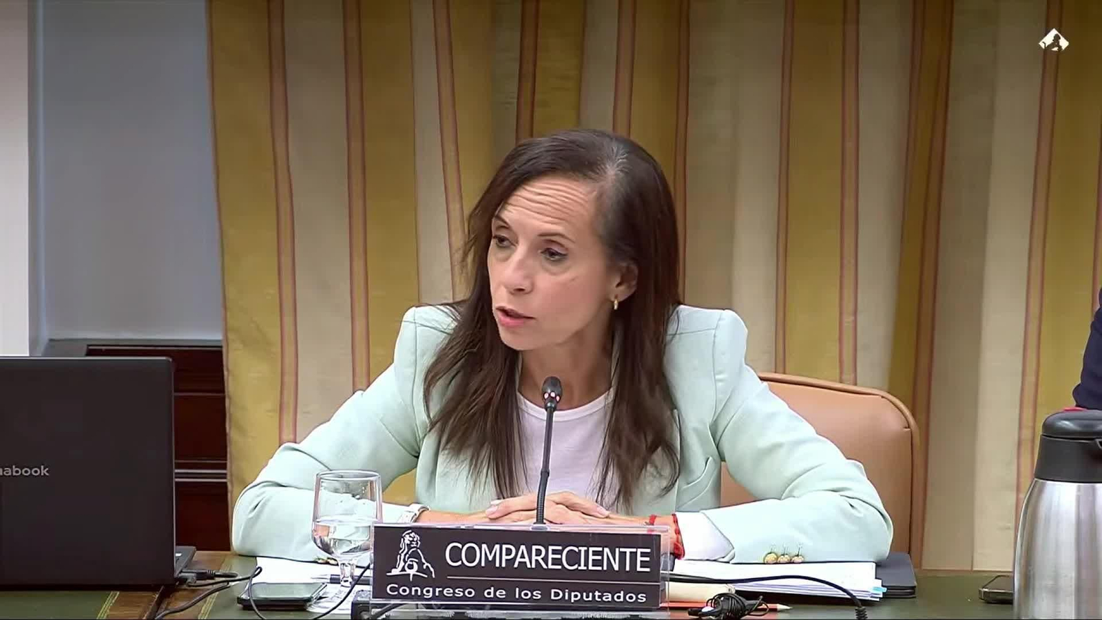 L074-CONGRESO BEATRIZ CORREDOR EN COMISION APAGON