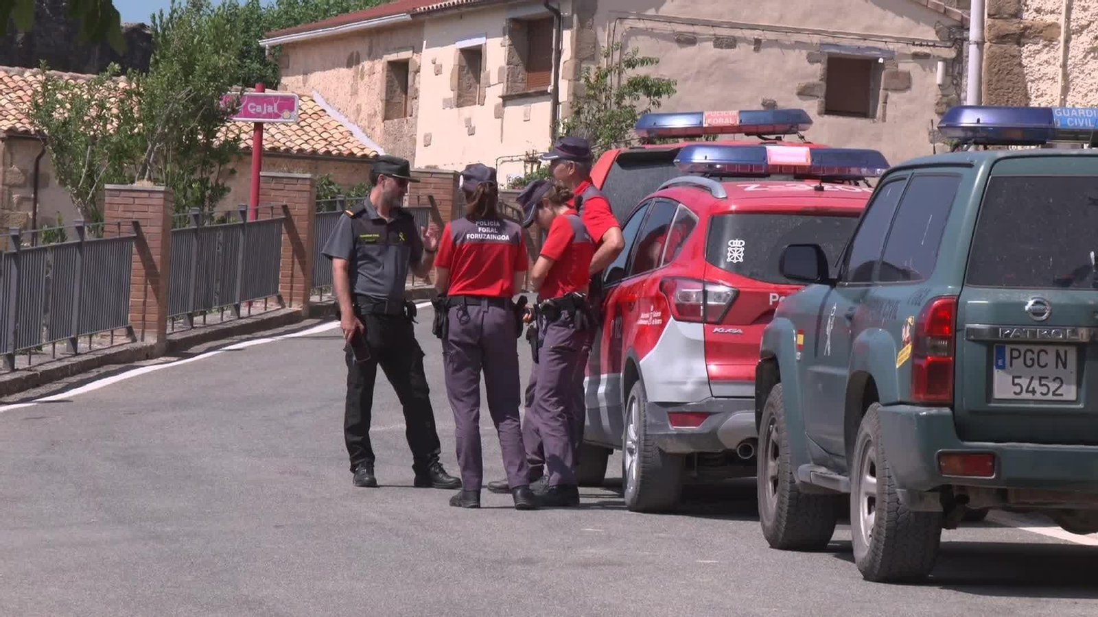V031-NAVARRA DESALOJO VECINOS PETILLA POR INCENDIO