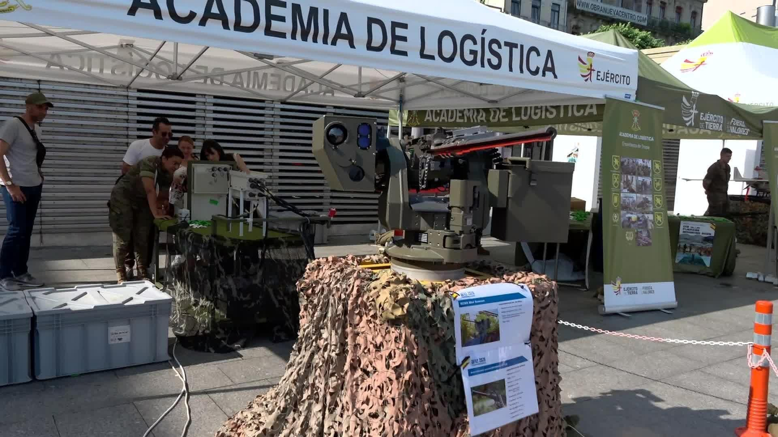 J030-VIGO PREPARATIVOS DESFILE FUERZAS ARMADAS