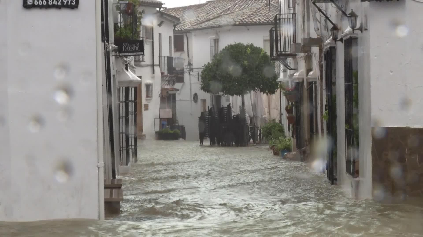X054-EDI VARIOS ALERTA ROJA INUNDACIONES SERRANIAS