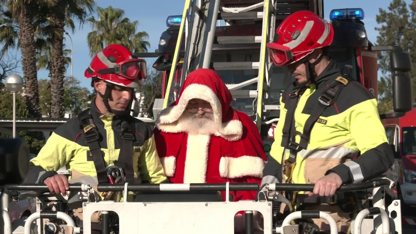 X037-HUELVA VISITA BOMBEROS HOSPITAL