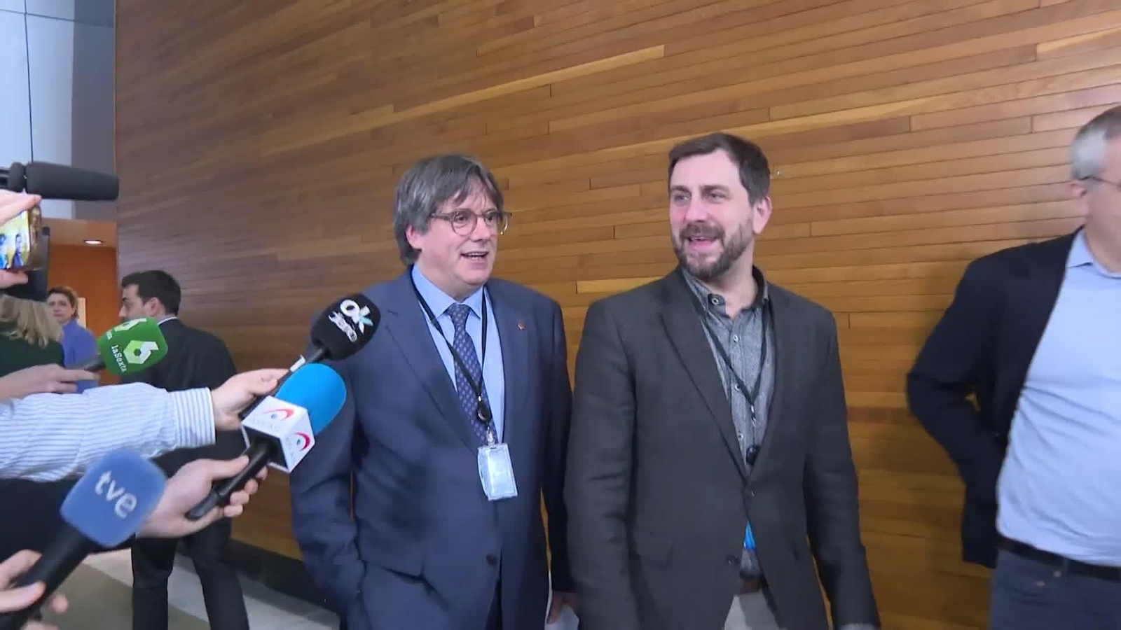 Junts tensa la cuerda de su relación con el Gobierno con una consulta a sus bases Junts tensa la cuerda de su relación con el Gobierno con una consulta a sus bases
