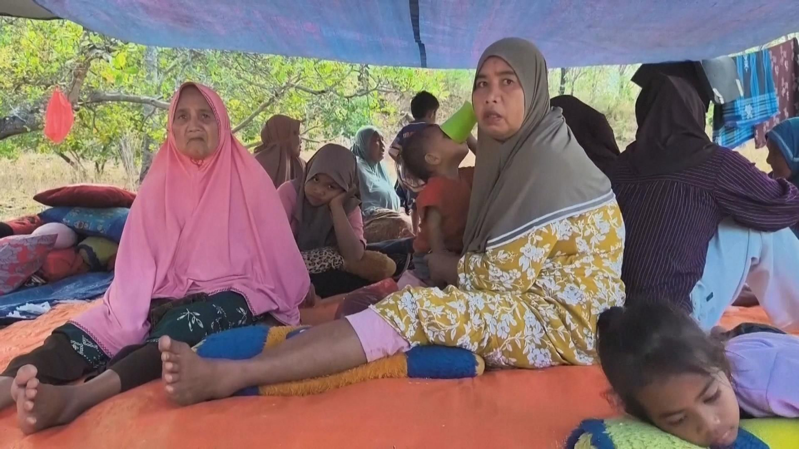 Damnificados por el terremoto en Indonesia
